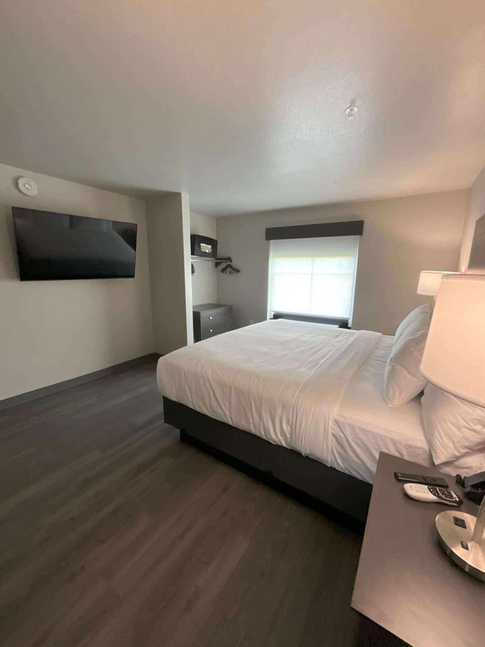 Riverstone Suites by Cobblestone Hotels - Chippewa Falls gallery photo in Chippewa Falls, WI — image 4