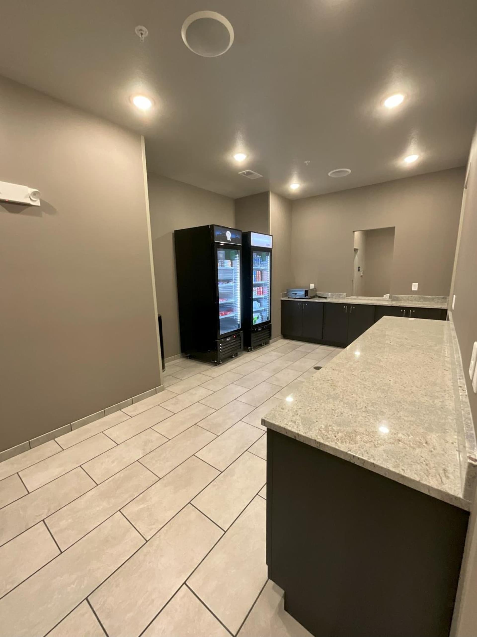 Riverstone Suites by Cobblestone Hotels - Chippewa Falls interior in Chippewa Falls, WI — gallery photo 2