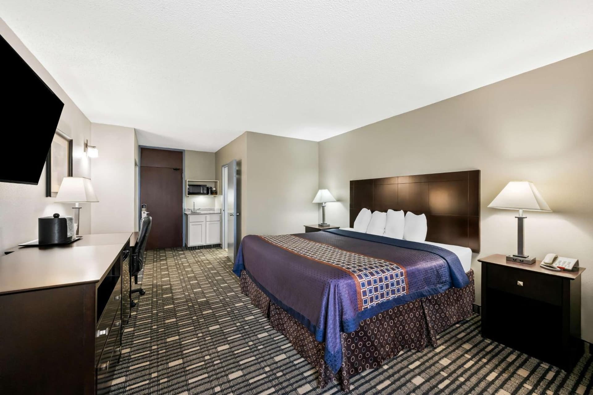 SureStay Plus Hotel by Best Western Lubbock Medical Center gallery photo in Lubbock, TX — image 16
