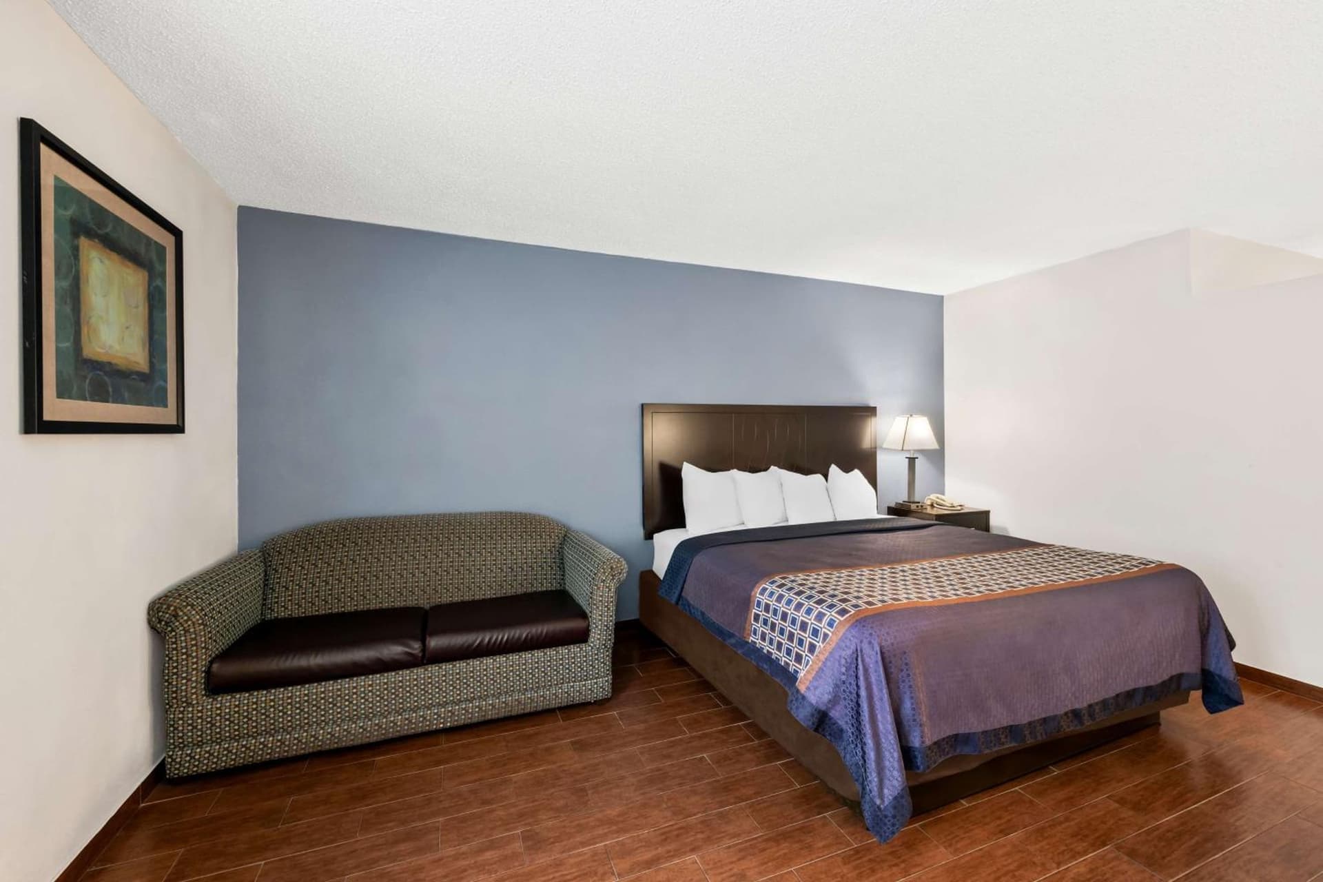 SureStay Plus Hotel by Best Western Lubbock Medical Center gallery photo in Lubbock, TX — image 7