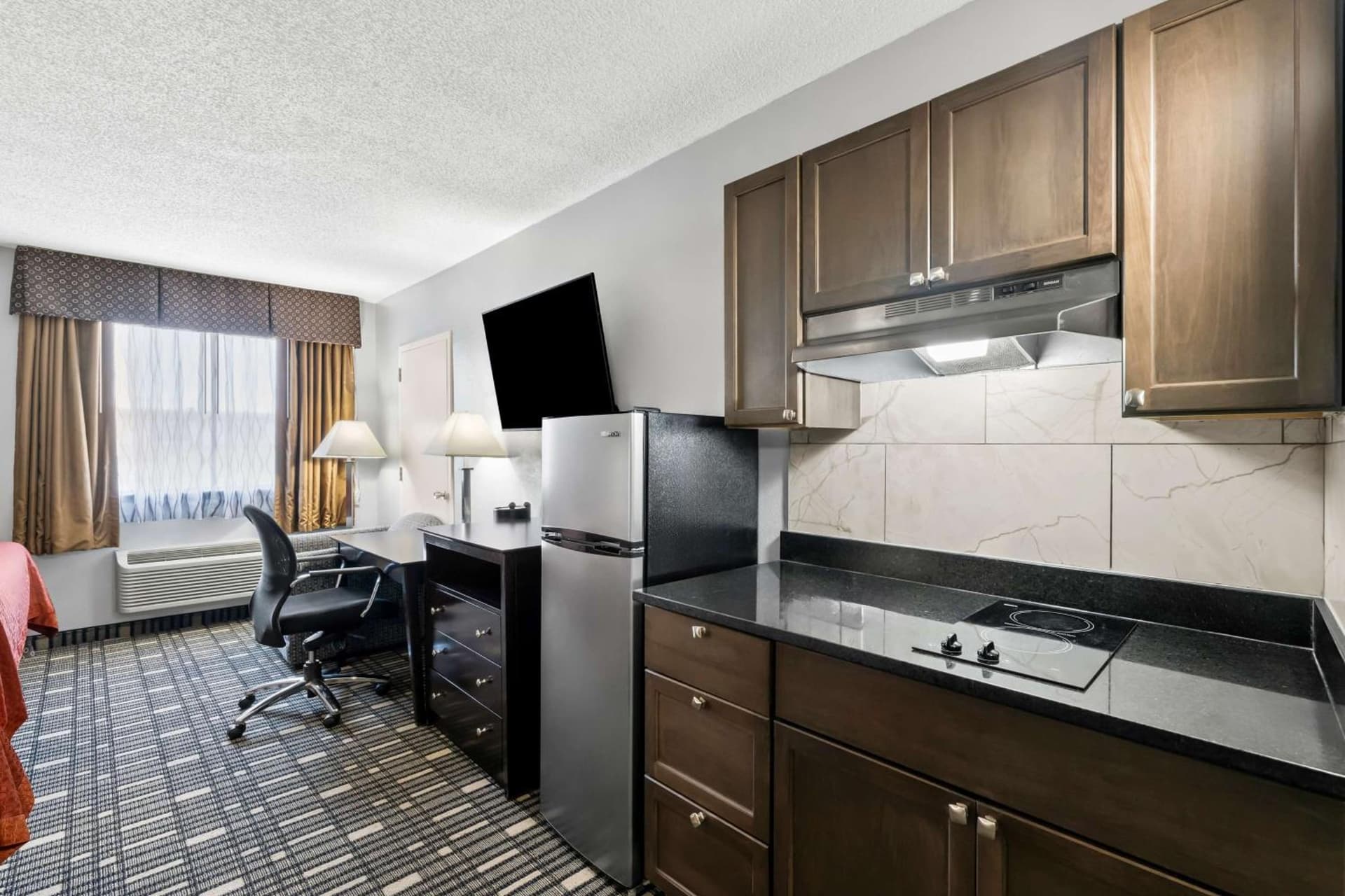 SureStay Plus Hotel by Best Western Lubbock Medical Center gallery photo in Lubbock, TX — image 28