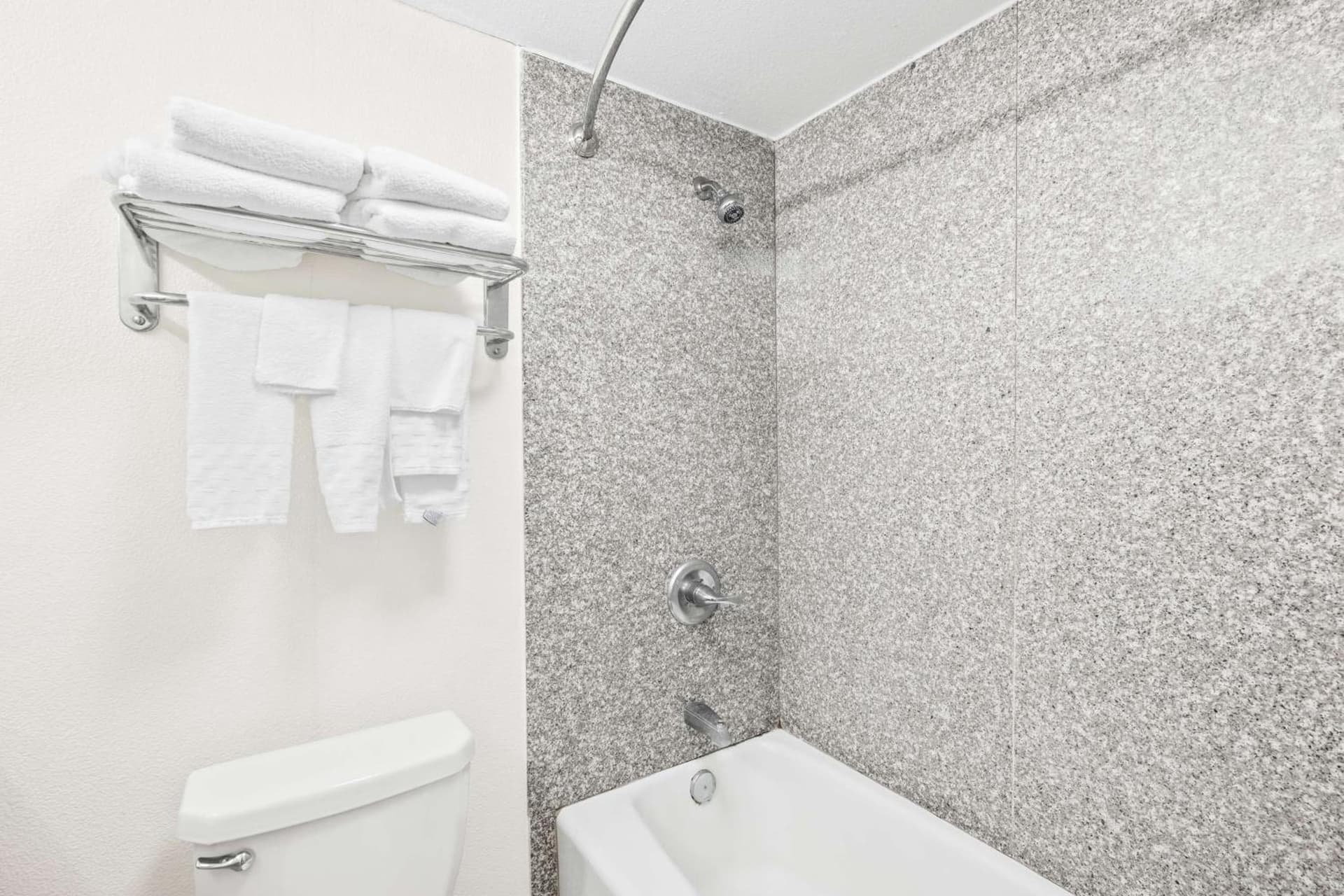 SureStay Plus Hotel by Best Western Lubbock Medical Center gallery photo in Lubbock, TX — image 5