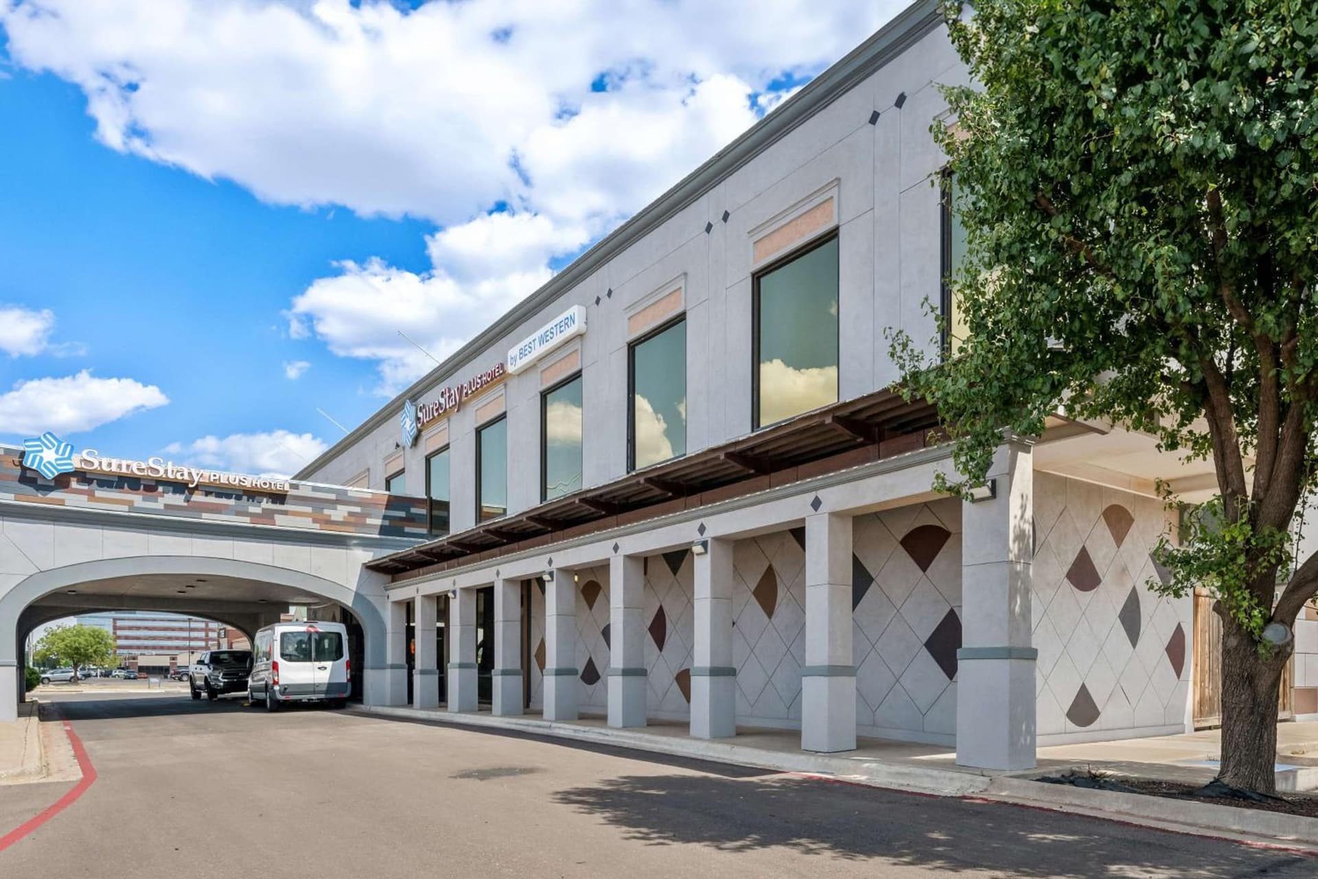 SureStay Plus Hotel by Best Western Lubbock Medical Center gallery photo in Lubbock, TX — image 8