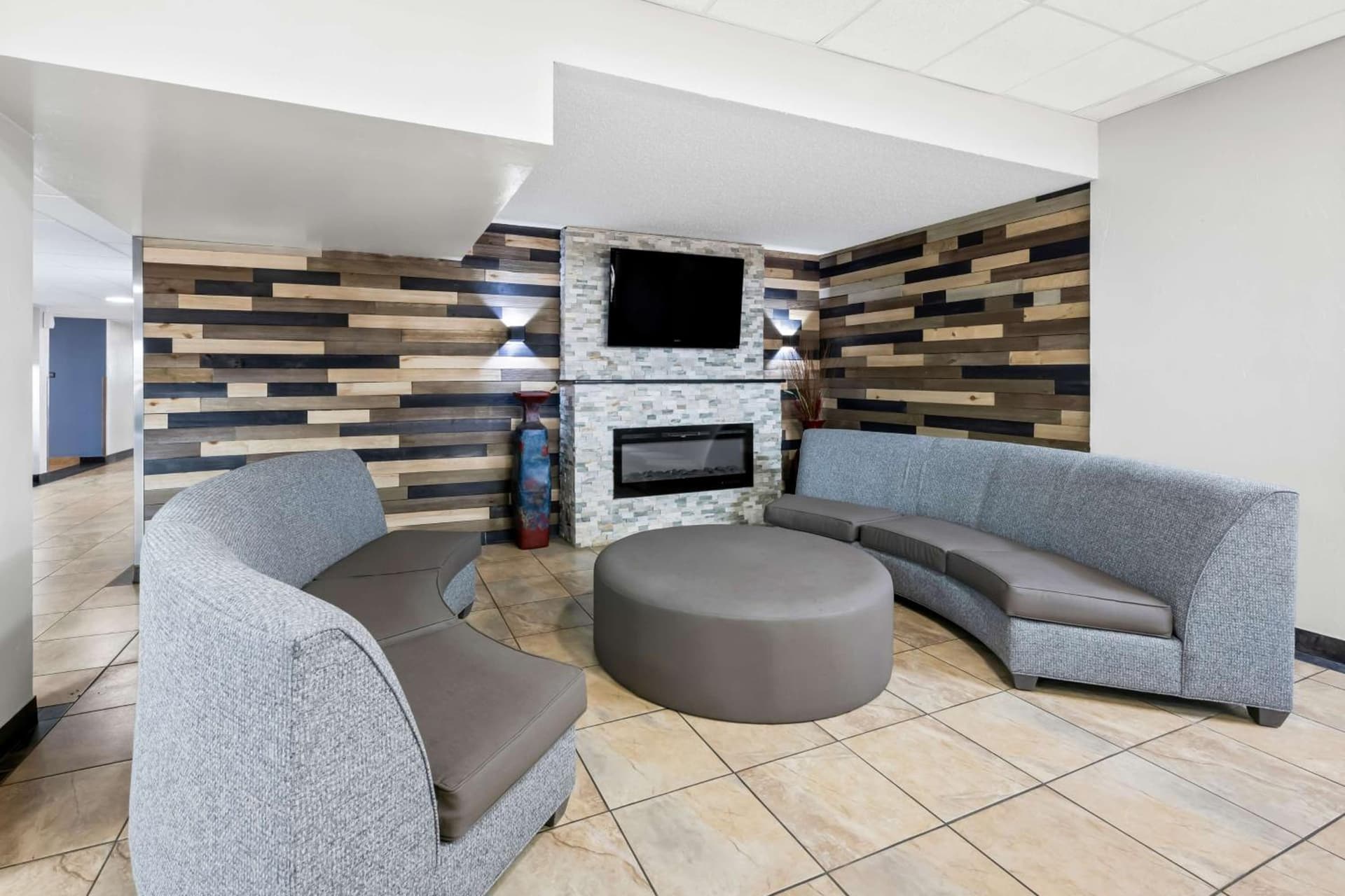 SureStay Plus Hotel by Best Western Lubbock Medical Center gallery photo in Lubbock, TX — image 6