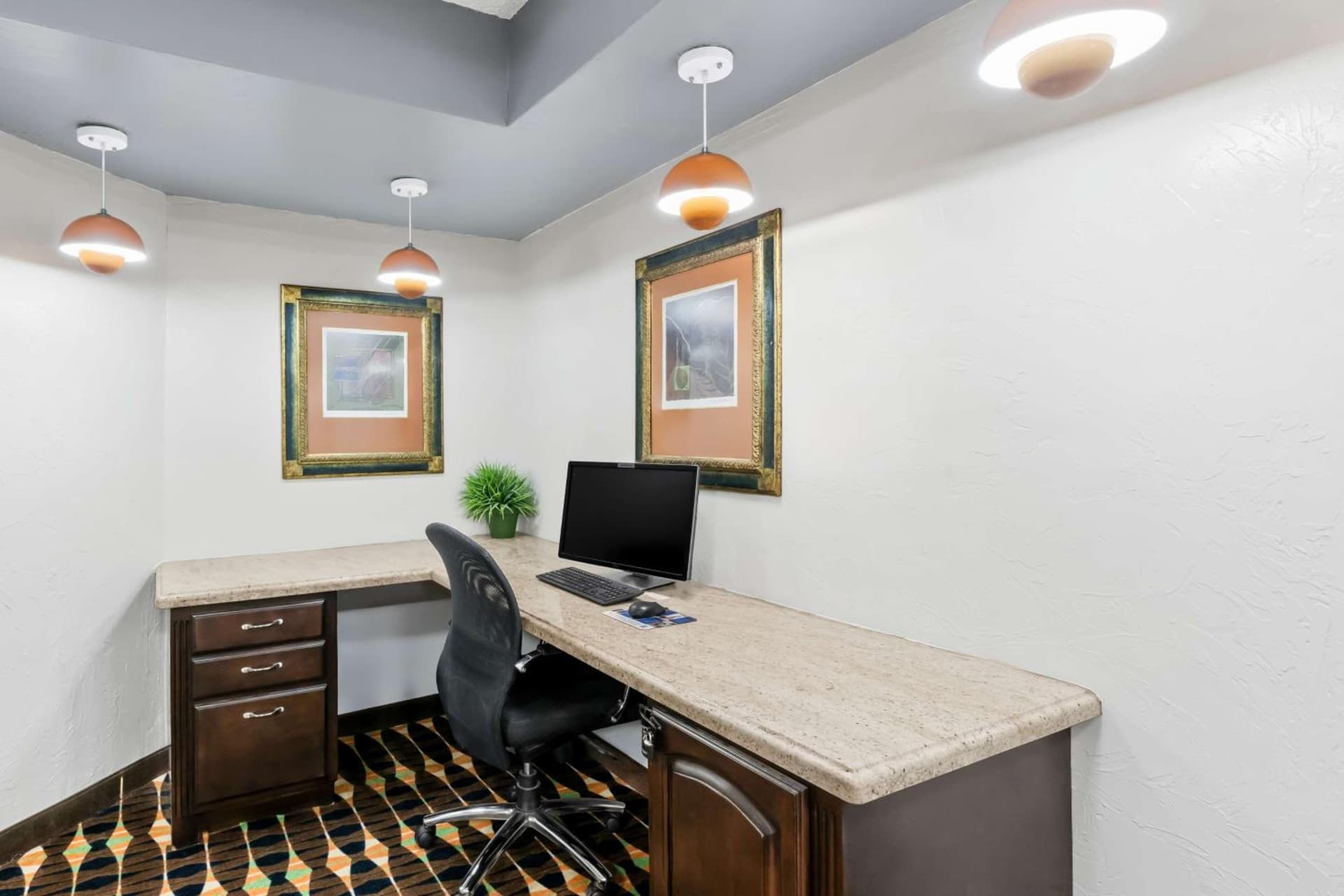 SureStay Plus Hotel by Best Western Lubbock Medical Center gallery photo in Lubbock, TX — image 17