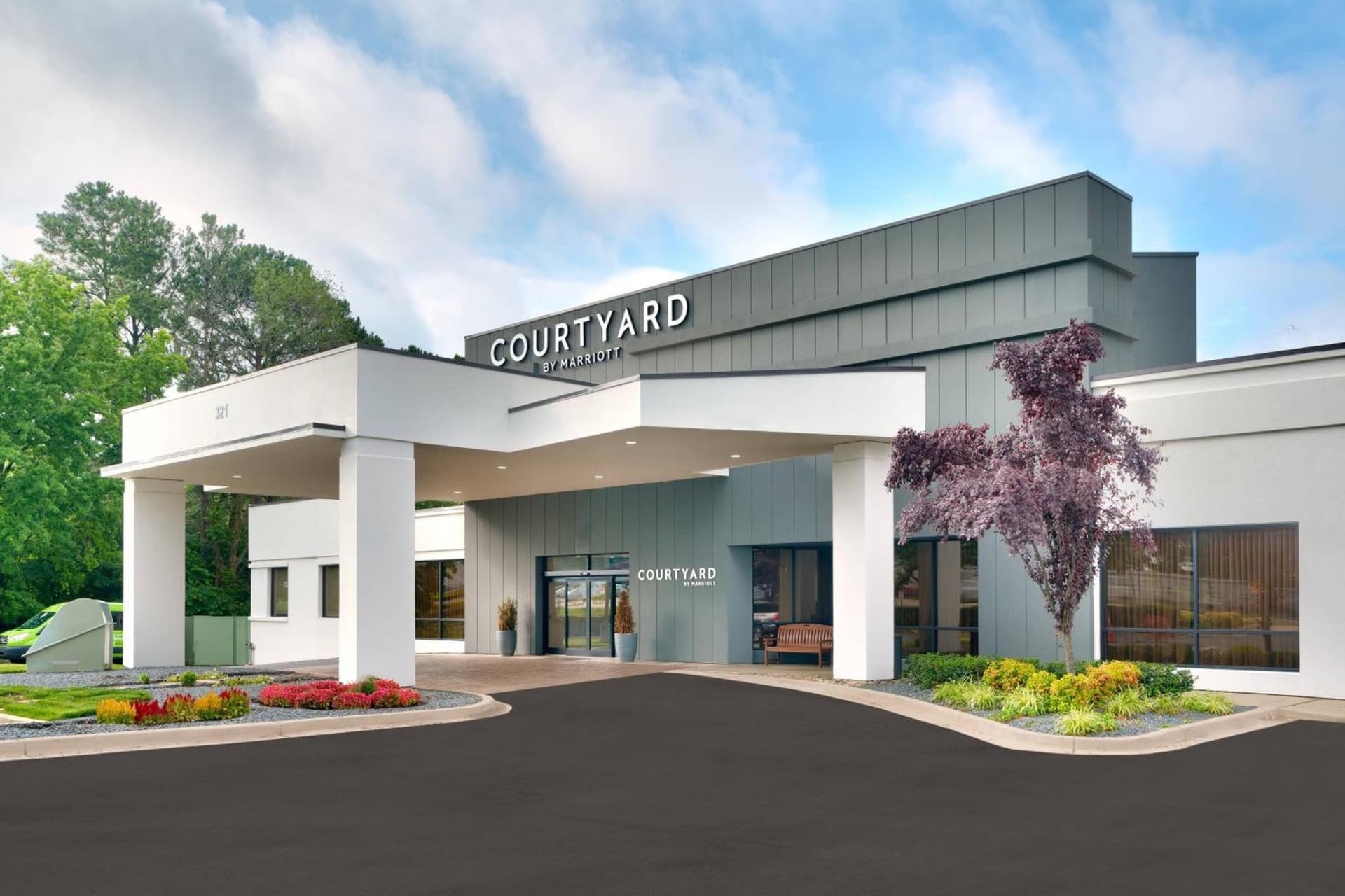 Courtyard by Marriott Charlotte Airport LoSo interior in Charlotte, NC — gallery photo 2