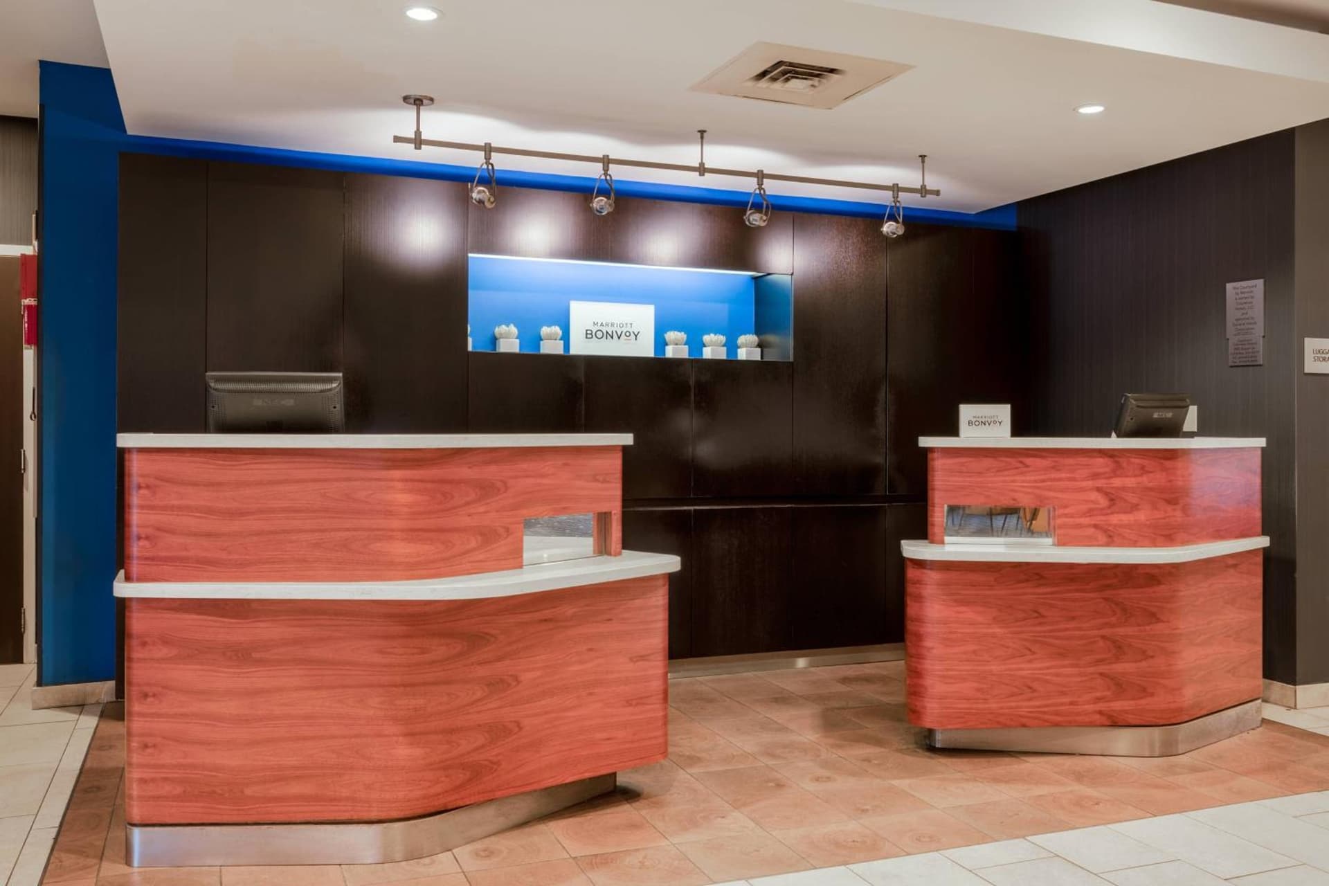 Courtyard Columbus Airport interior in Columbus, OH — gallery photo 2