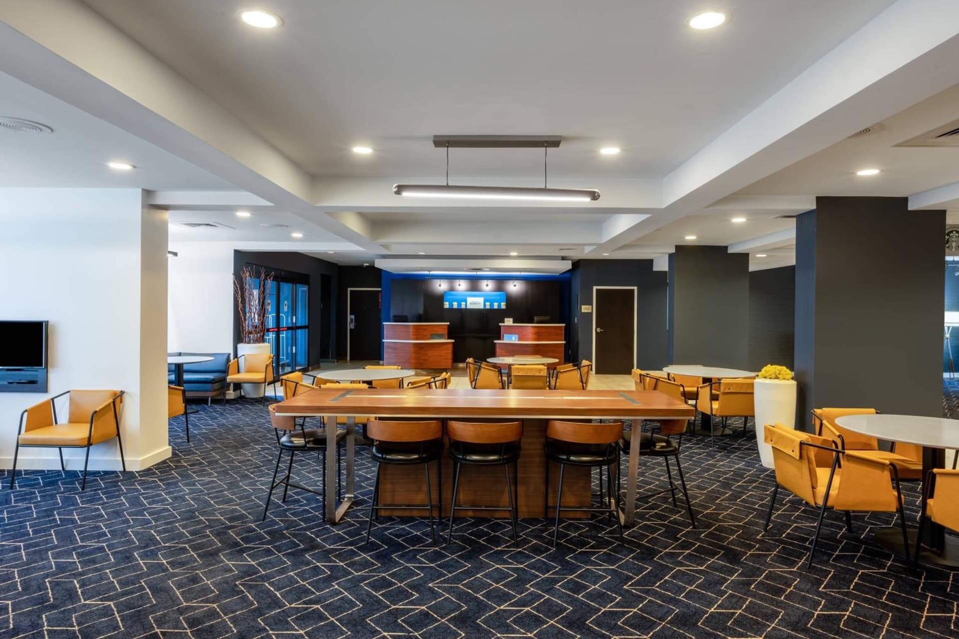 Courtyard Columbus Airport property views in Columbus, OH — gallery photo 3