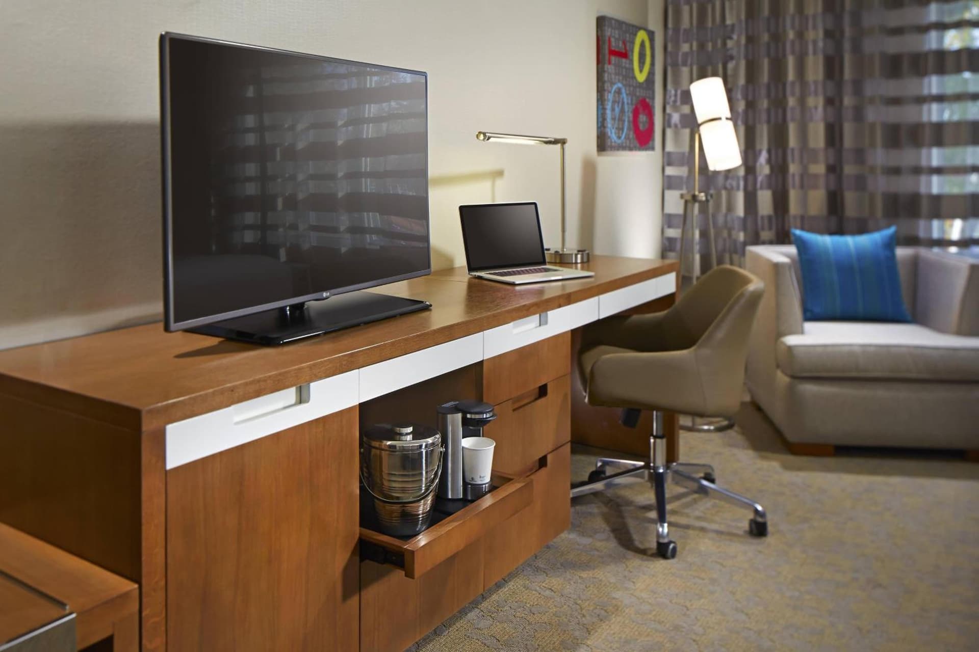 Courtyard by Marriott Sunnyvale Silicon Valley interior in Sunnyvale, CA — gallery photo 2