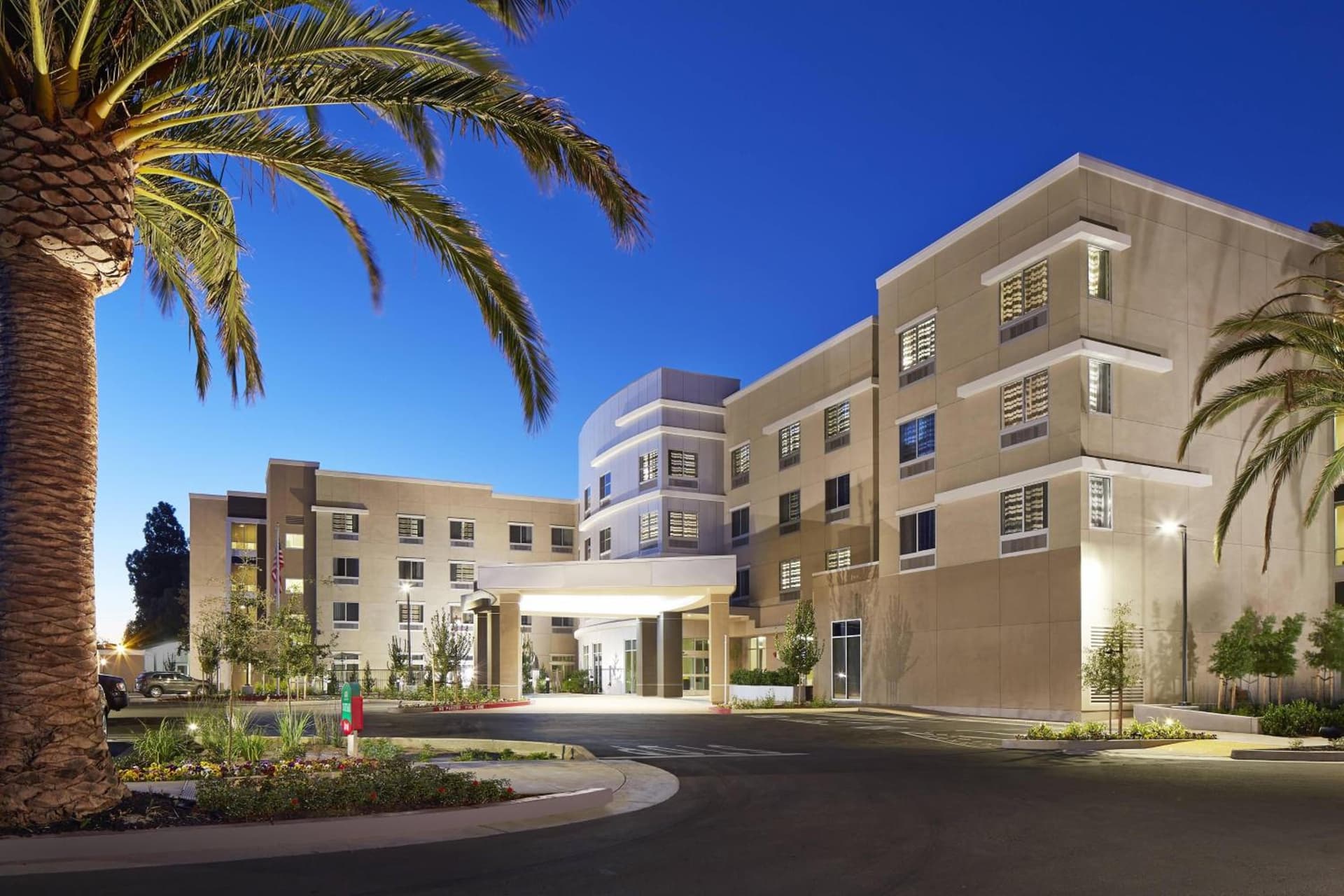 Courtyard by Marriott Sunnyvale Silicon Valley property views in Sunnyvale, CA — gallery photo 3