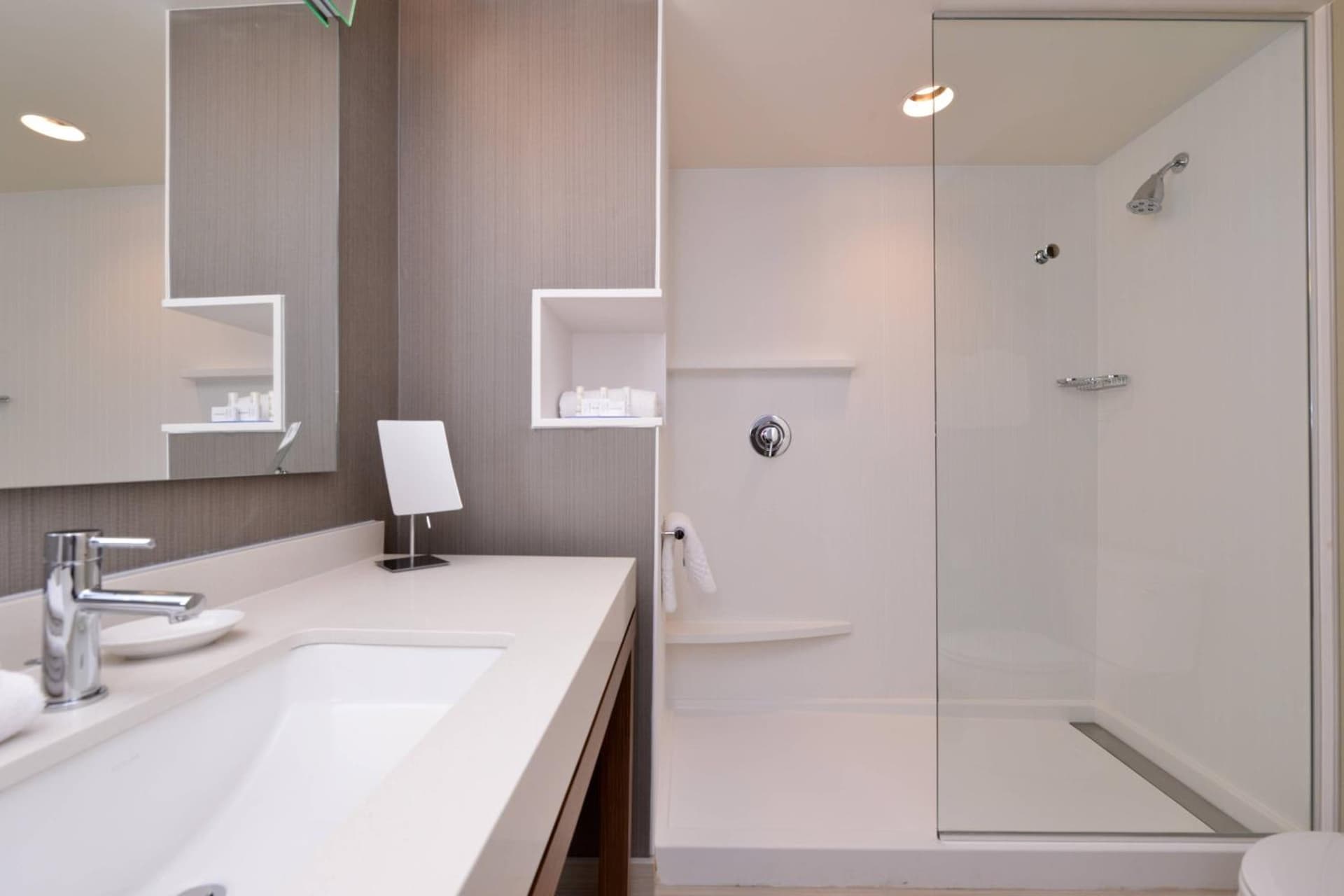 Courtyard by Marriott Toledo North gallery photo in Toledo, OH — image 12