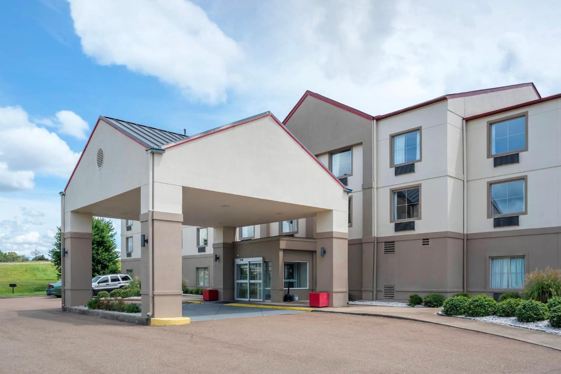 Red Roof Inn PLUS & Suites Vicksburg property views in Vicksburg, MS — gallery photo 3