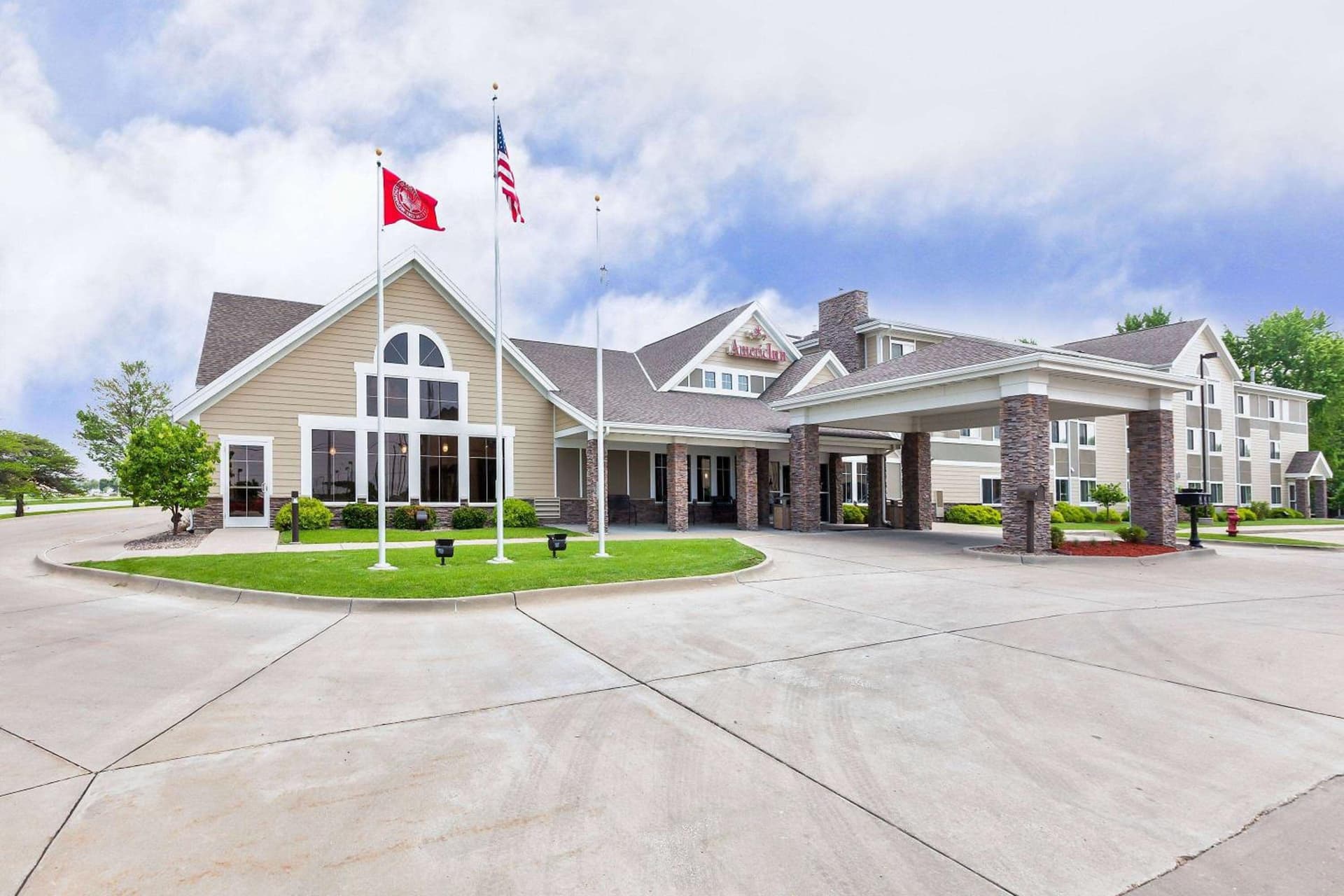 AmericInn by Wyndham Monmouth interior in Monmouth, IL — gallery photo 2