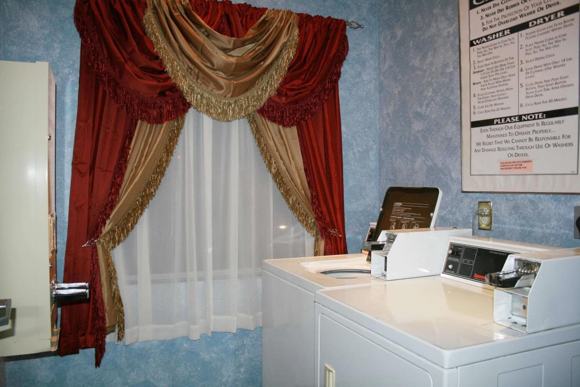 Days Inn & Suites by Wyndham Bonita Springs North Naples gallery photo in Bonita Springs, FL — image 24