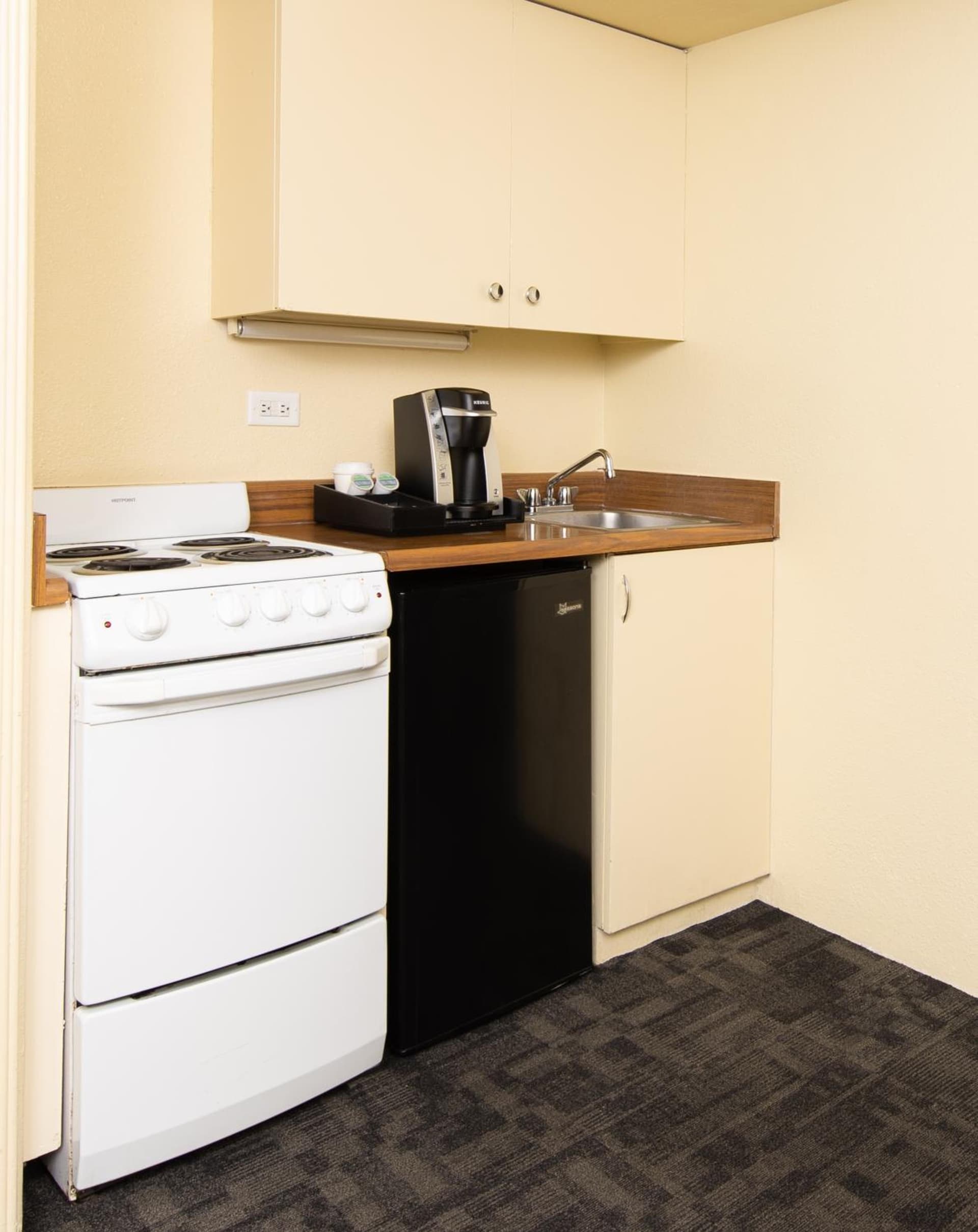 Ohia Waikiki Studio Suites gallery photo in Honolulu, HI — image 8