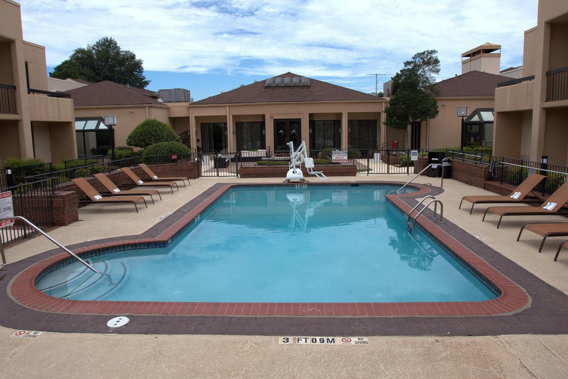 Courtyard by Marriott Atlanta Northlake interior in Atlanta, GA — gallery photo 2