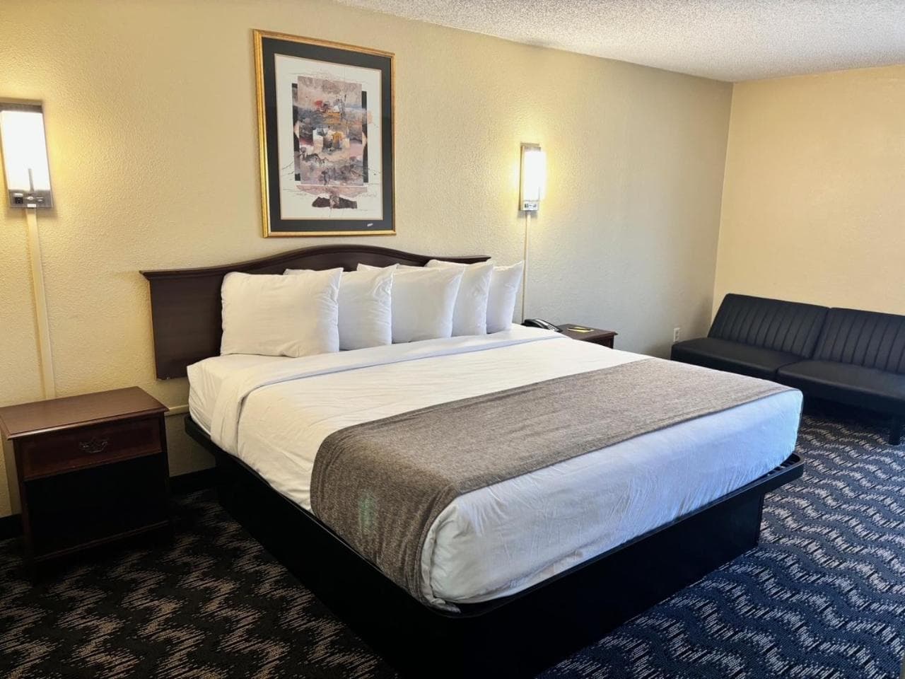 Abilene Whitten Inn interior in Abilene, TX — gallery photo 2