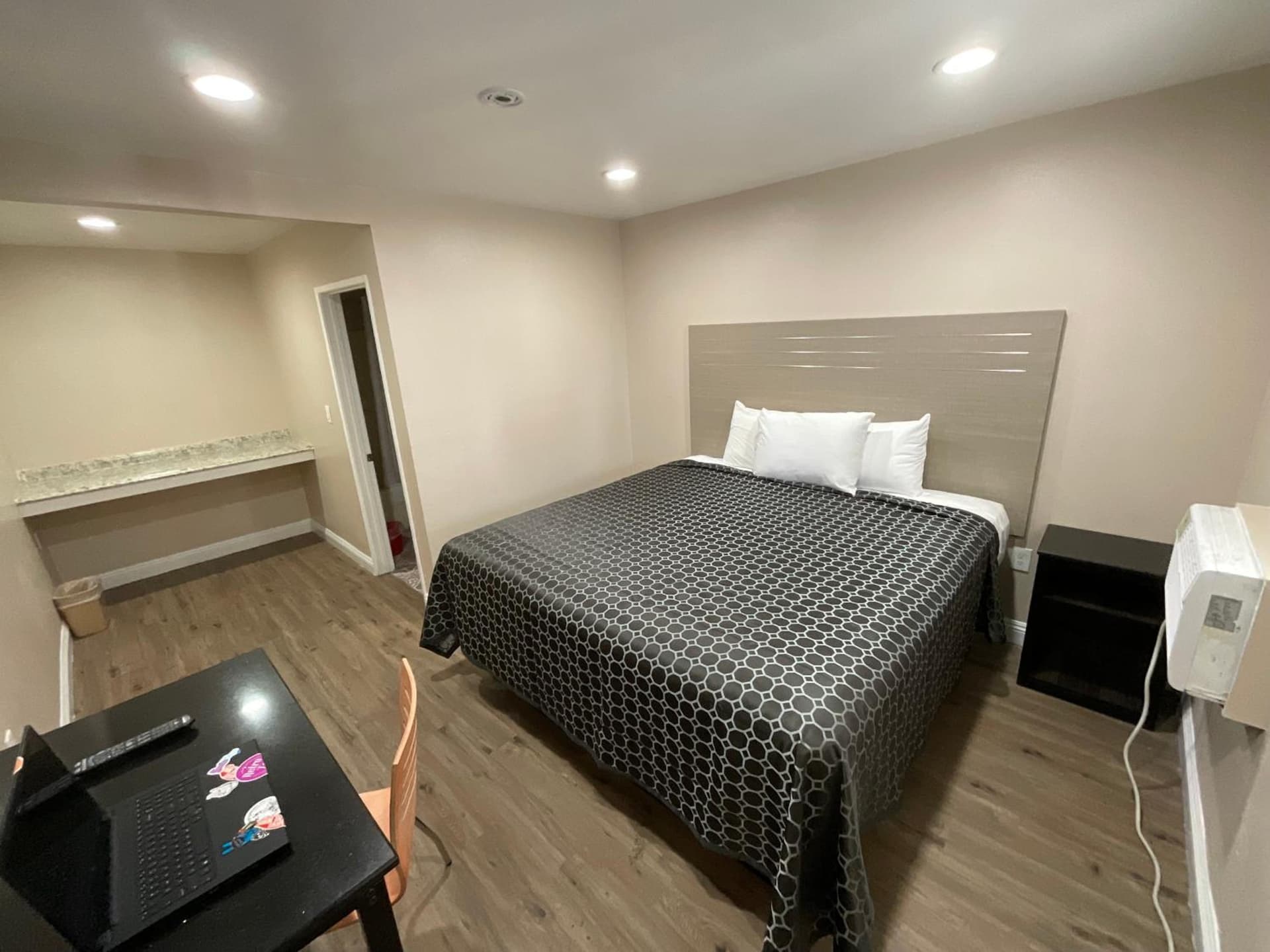 State Motel property views in South Gate, CA — gallery photo 3