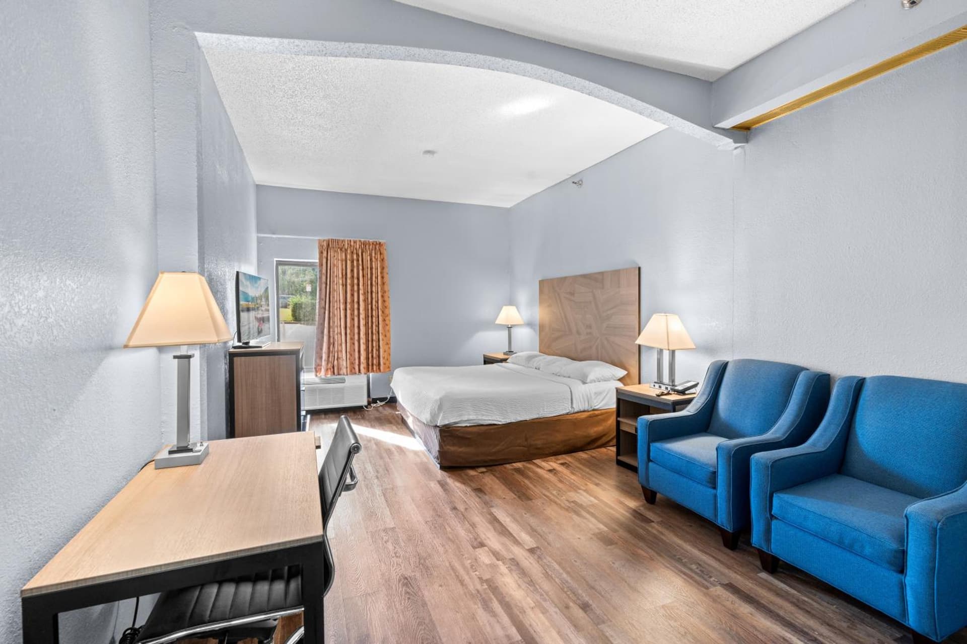 Baymont by Wyndham Lawrence interior in Lawrence, KS — gallery photo 2