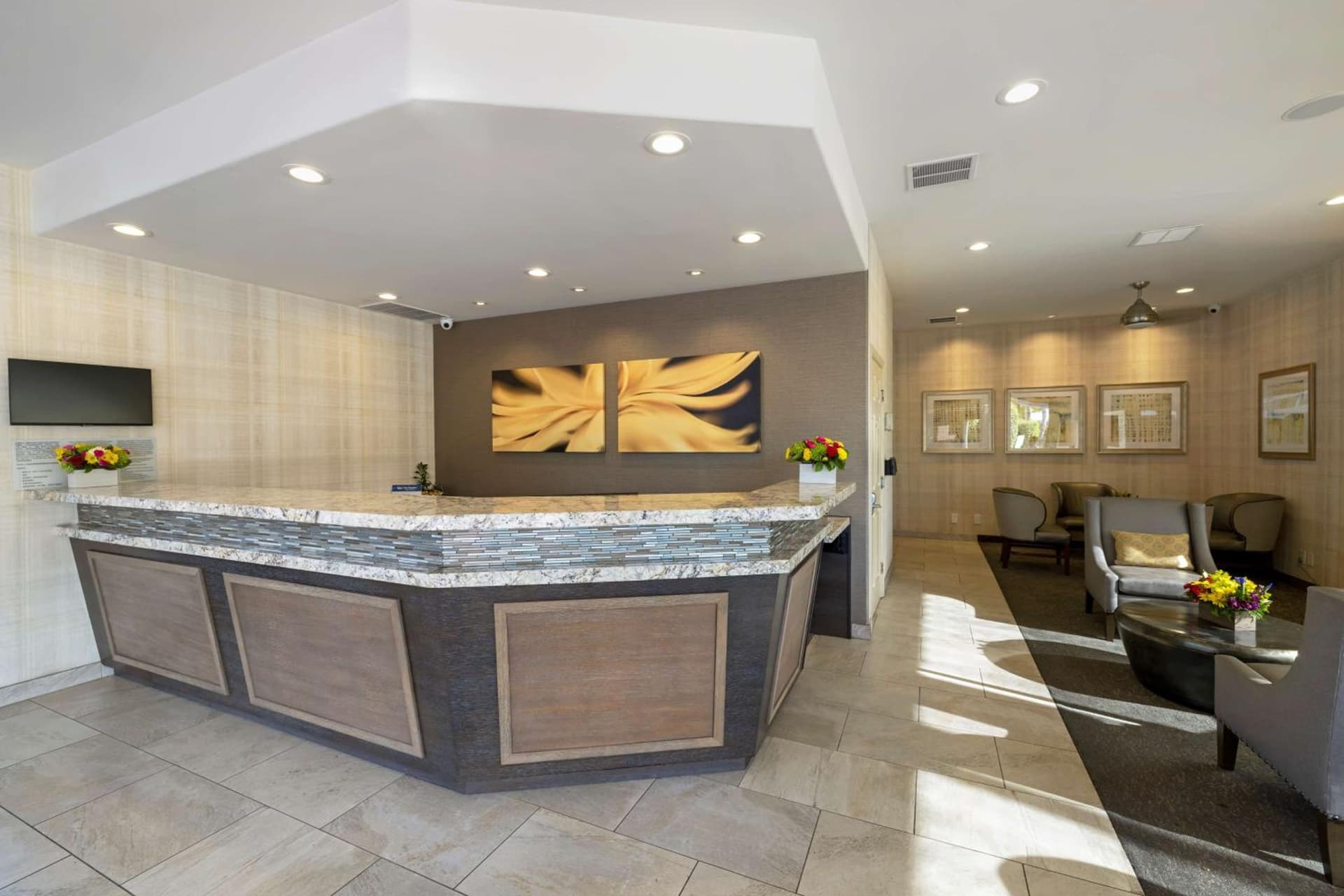 Best Western Plus Carriage Inn interior in Sherman Oaks, CA — gallery photo 2