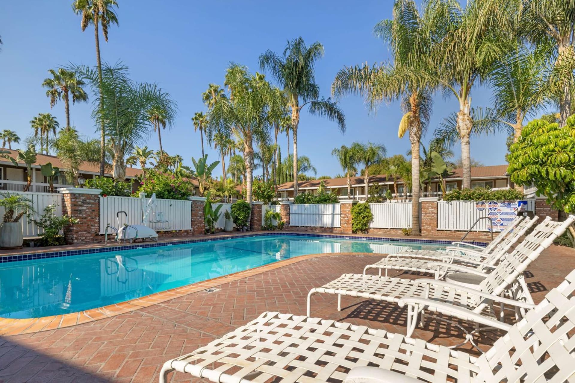 Best Western Plus Carriage Inn property views in Sherman Oaks, CA — gallery photo 3