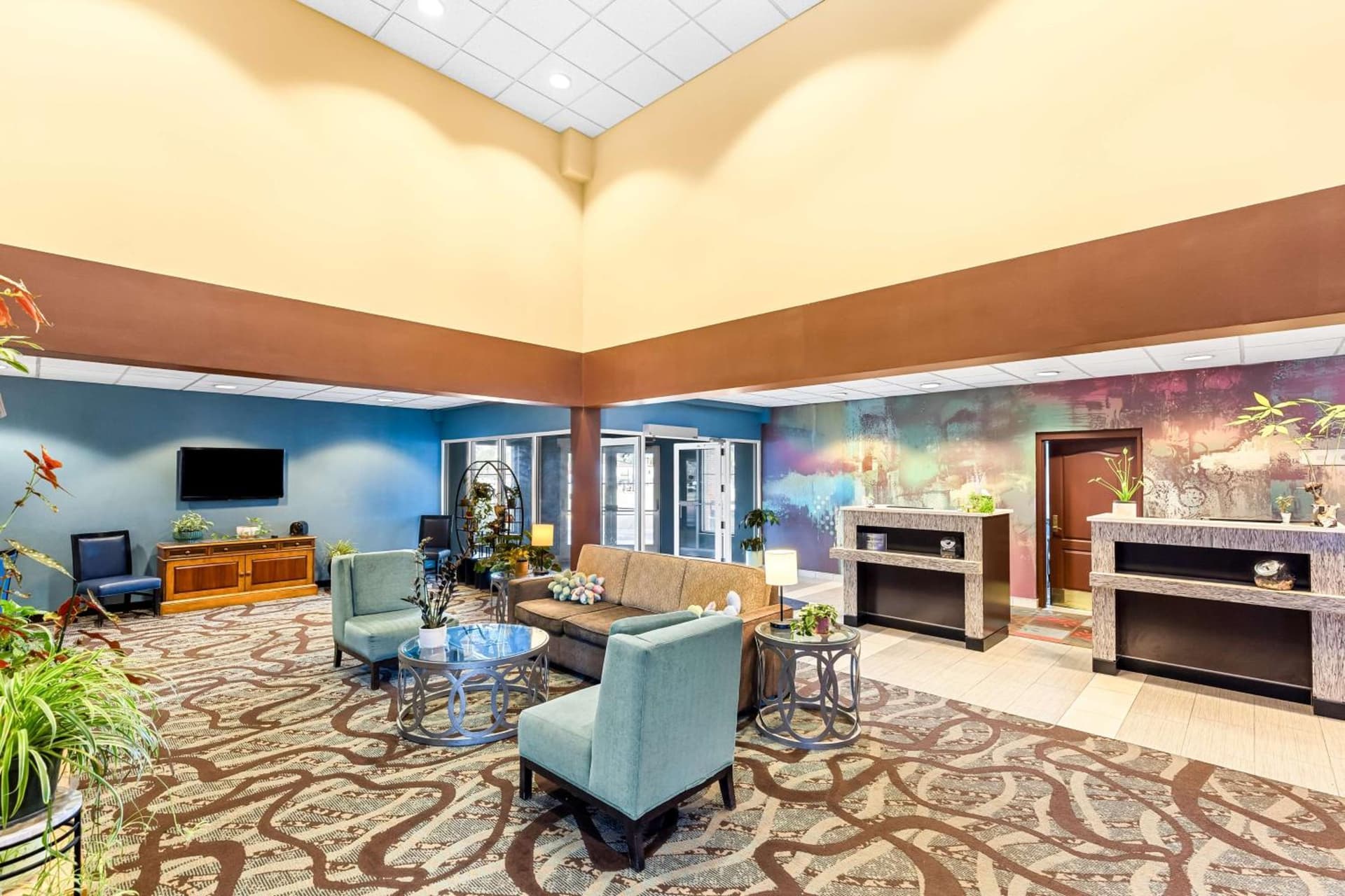 Best Western Holiday Manor interior in Newton, IA — gallery photo 2