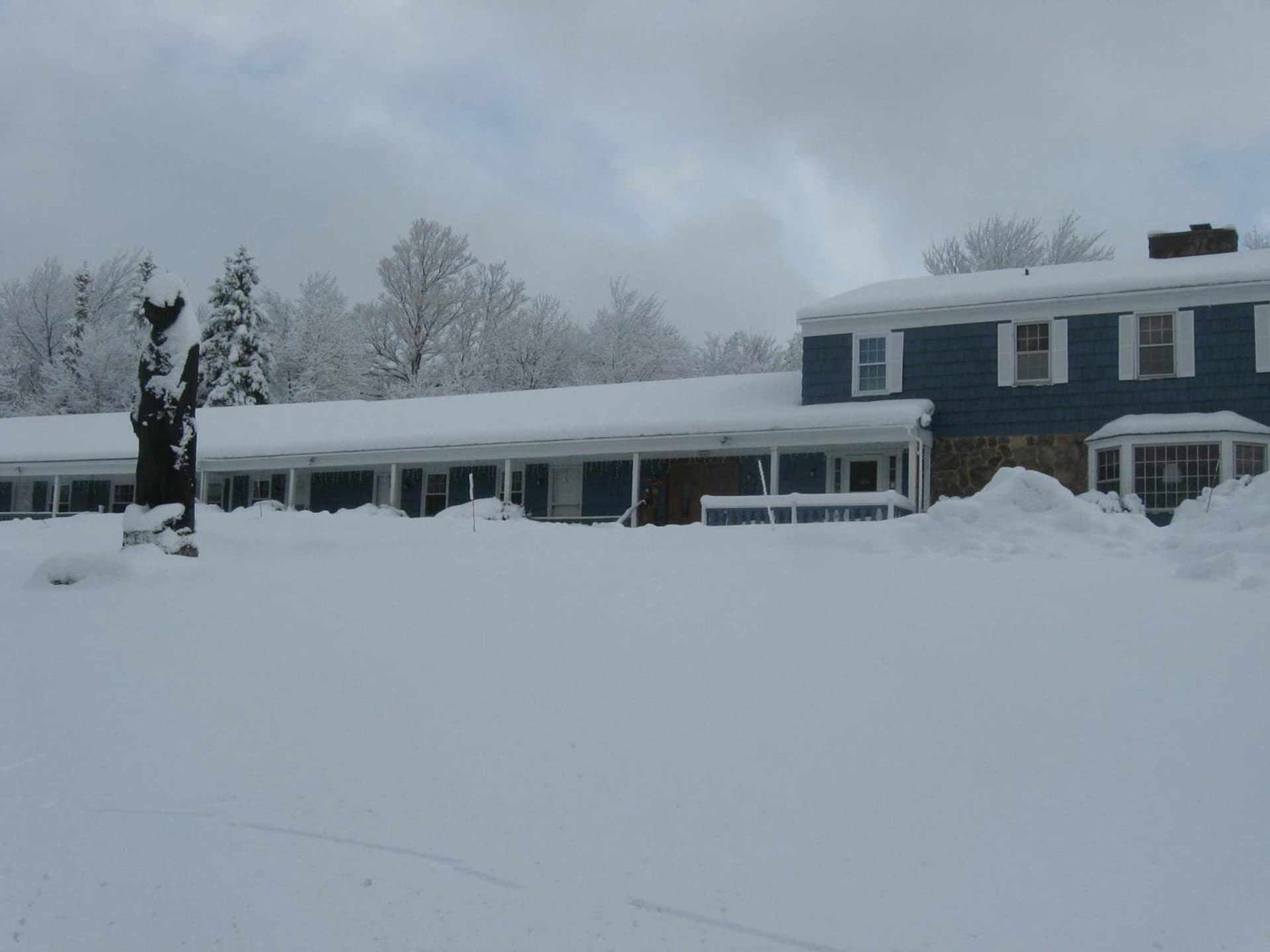 Big Bears Lodge interior in West Dover — gallery photo 2