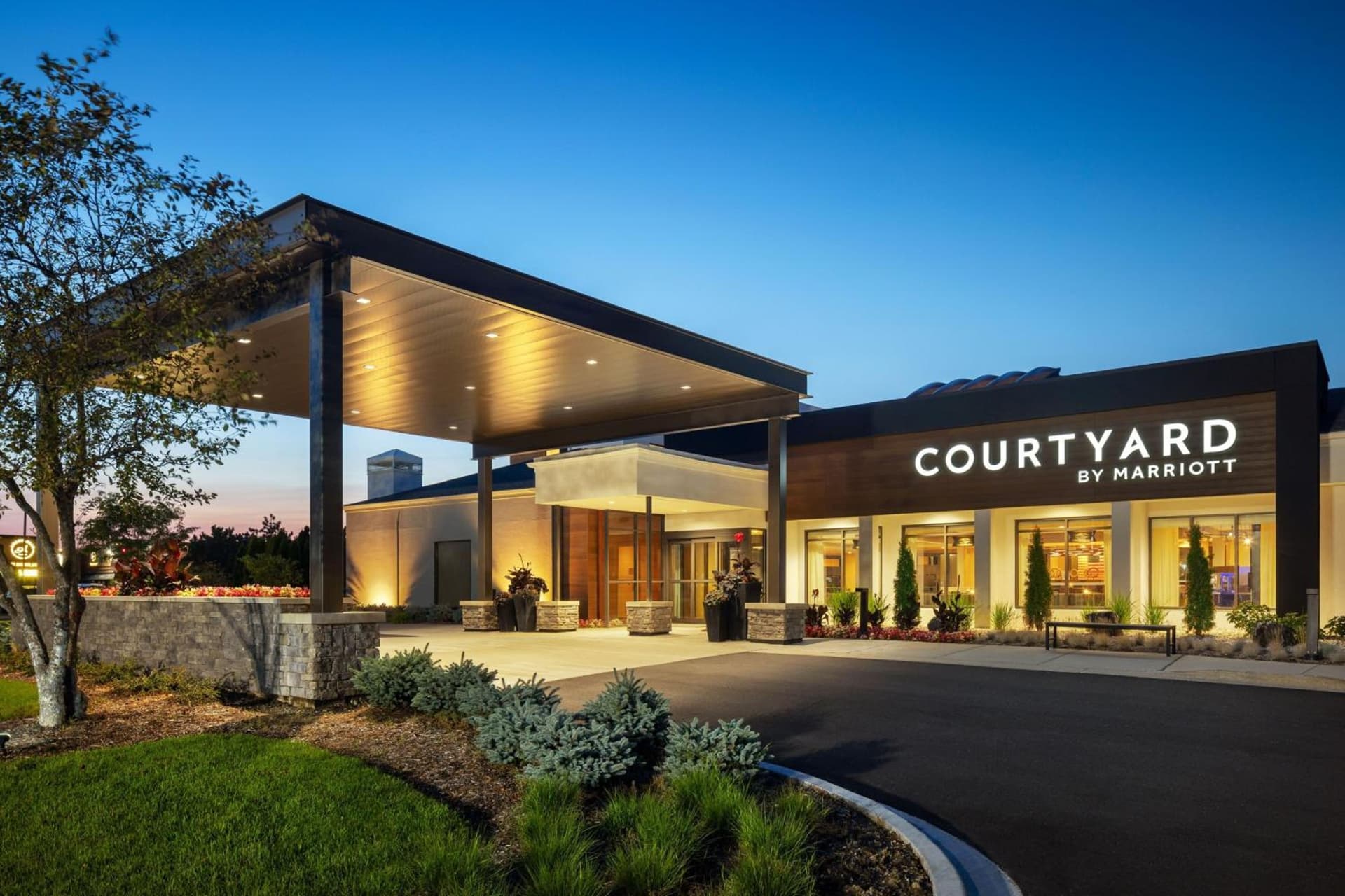 Courtyard by Marriott Chicago Waukegan / Gurnee interior in Waukegan, IL — gallery photo 2