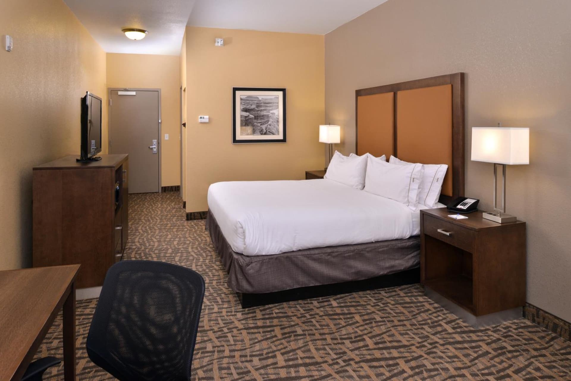 Holiday Inn Express & Suites Page - Lake Powell Area by IHG property views in Page, AZ — gallery photo 3