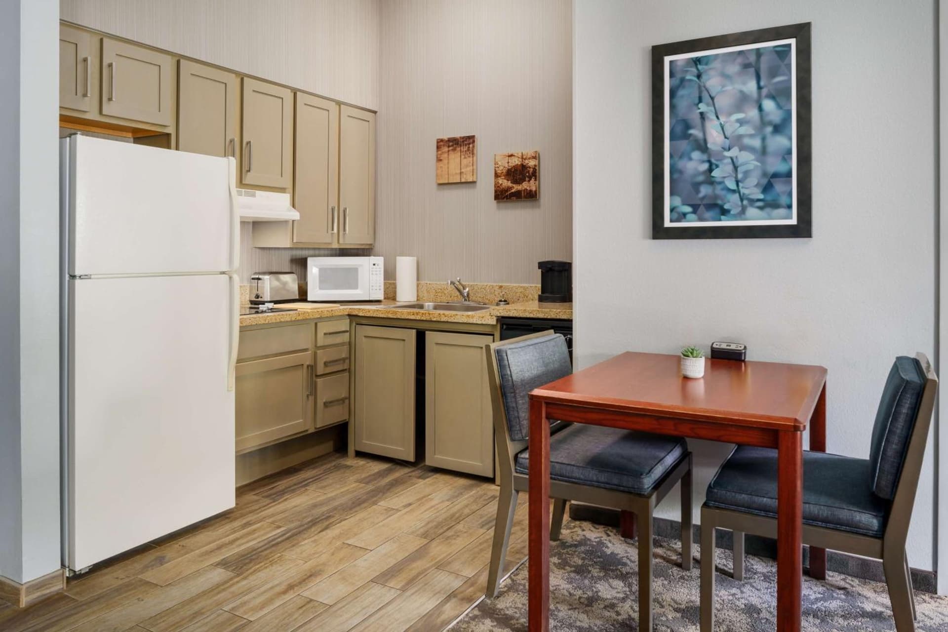 Homewood Suites by Hilton Erie interior in Erie, PA — gallery photo 2