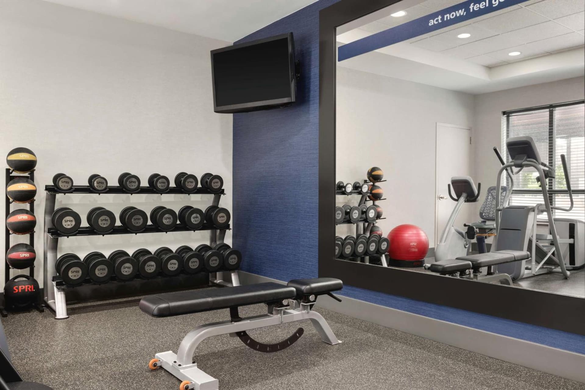 Hampton Inn by Hilton Boston/Cambridge gallery photo in Cambridge, MA — image 22