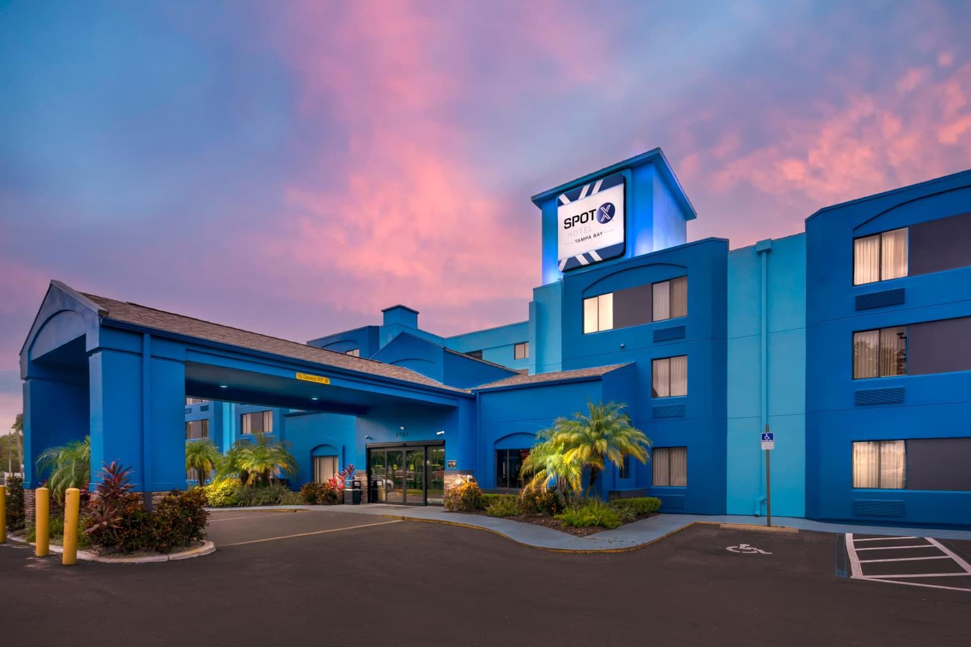 SPOT X Hotel Tampa - Wesley Chapel by The Red Collection gallery photo in Wesley Chapel, FL — image 16