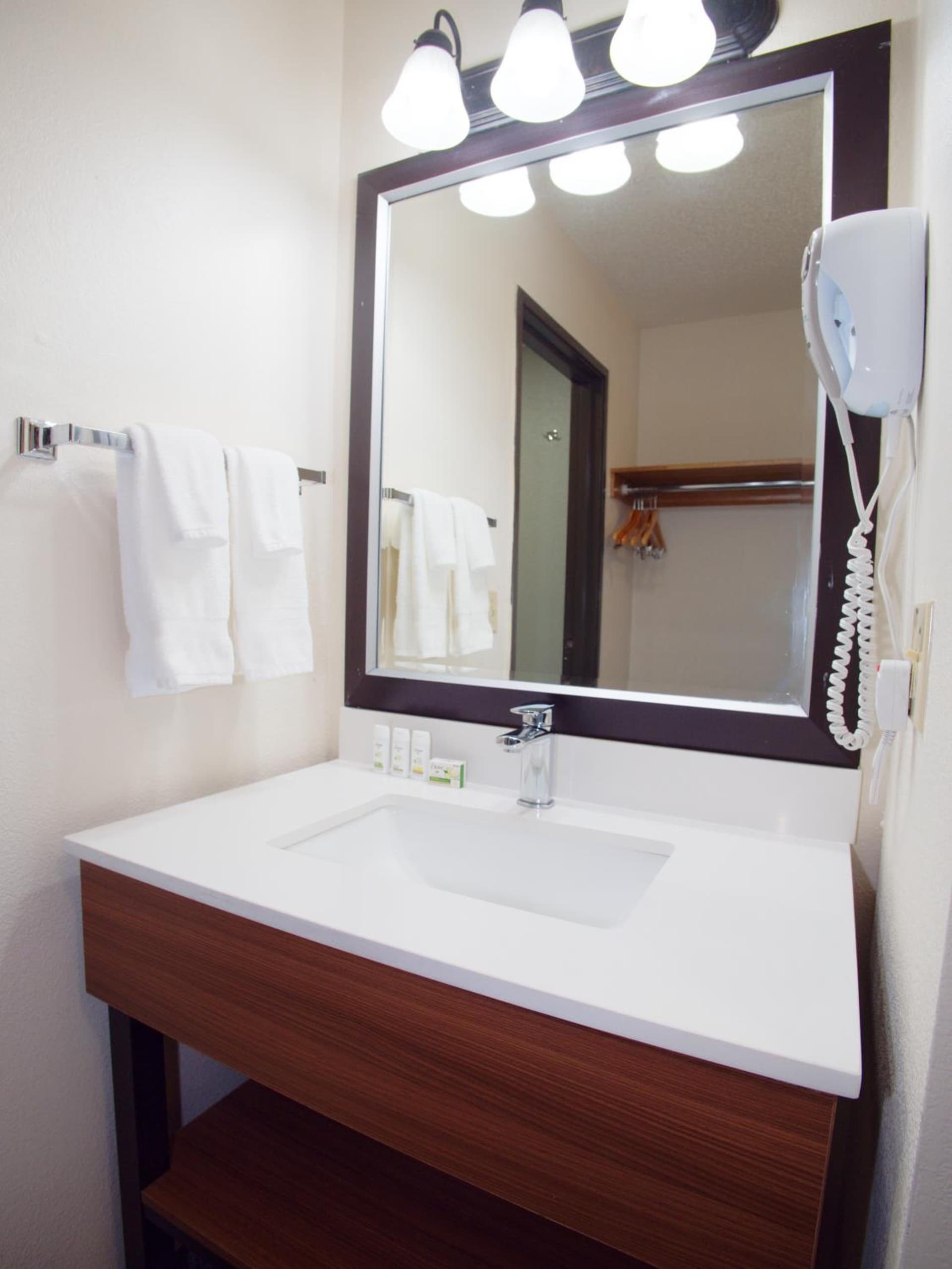 Country Inn & Suites by Radisson, Coeur d'Alene gallery photo in Coeur d'Alene, ID — image 26