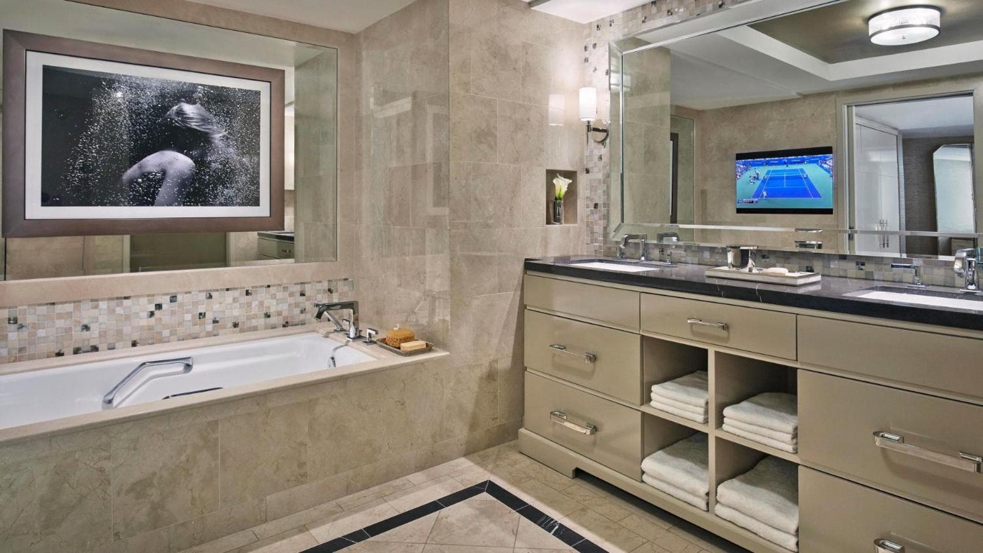 L'Ermitage Beverly Hills property views in Los Angeles, CA — gallery photo 3