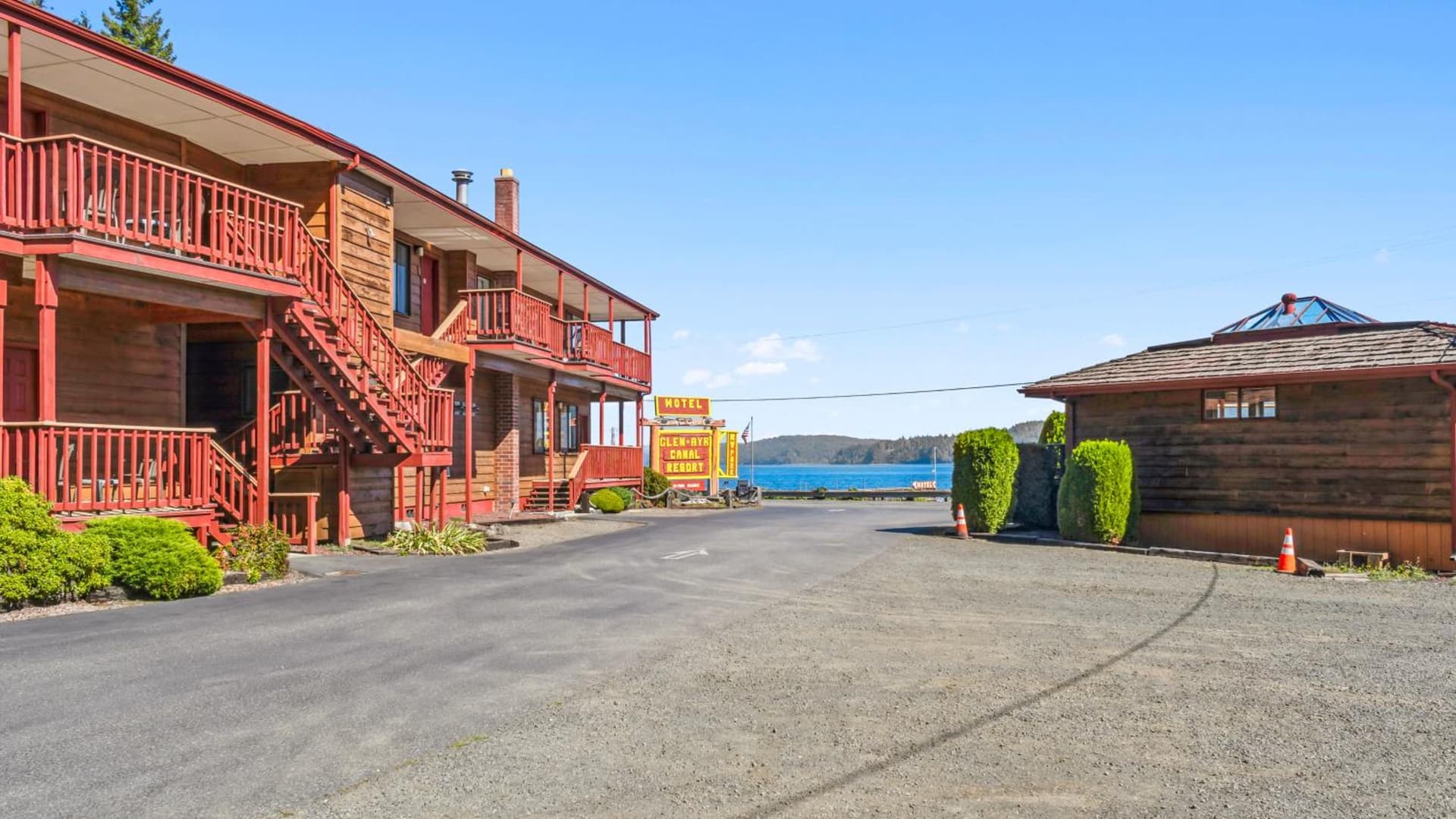 The Glen Resort featured exterior or lobby in Hoodsport, WA — similar hotel