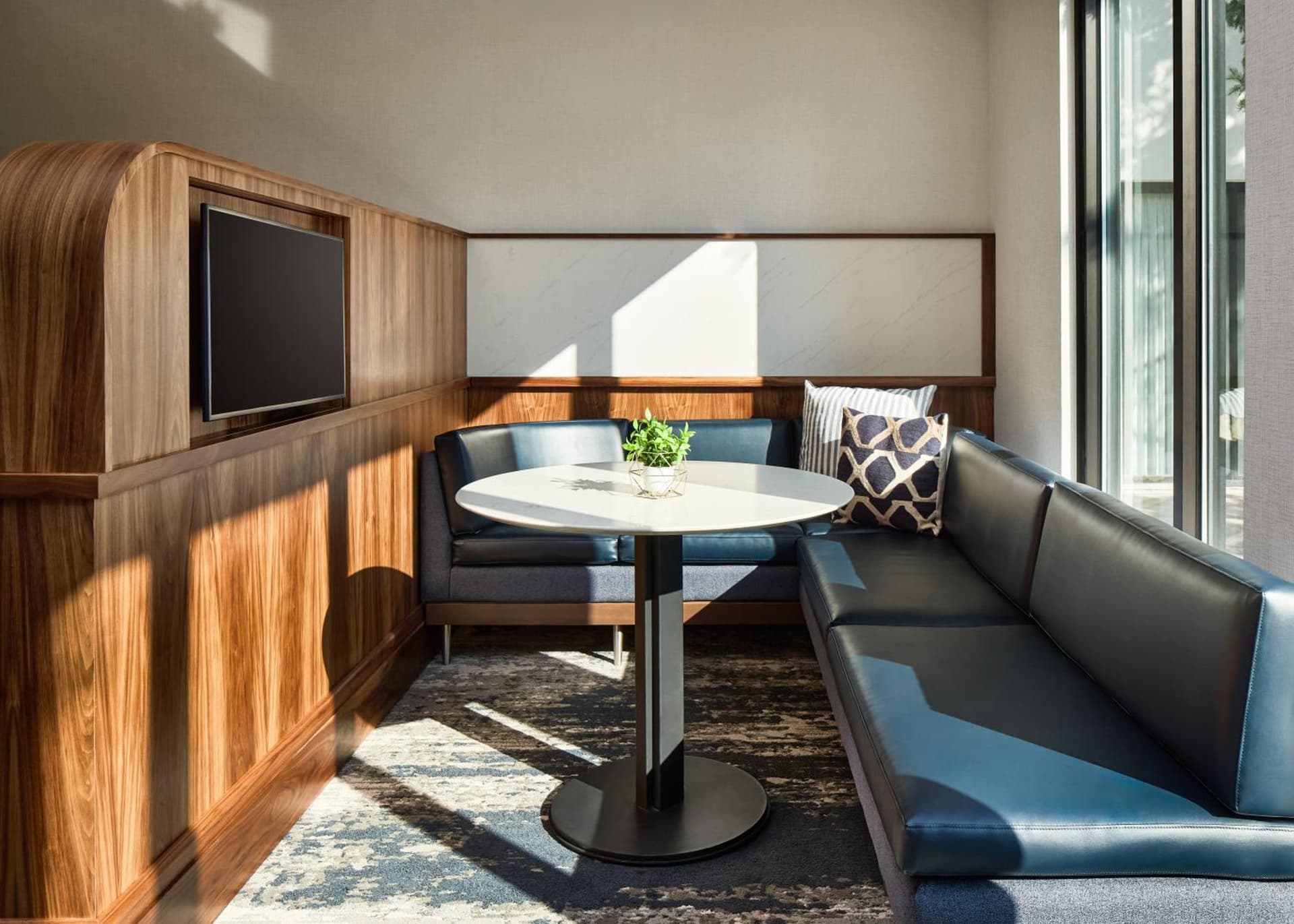 Courtyard by Marriott Fort Collins interior in Fort Collins, CO — gallery photo 2