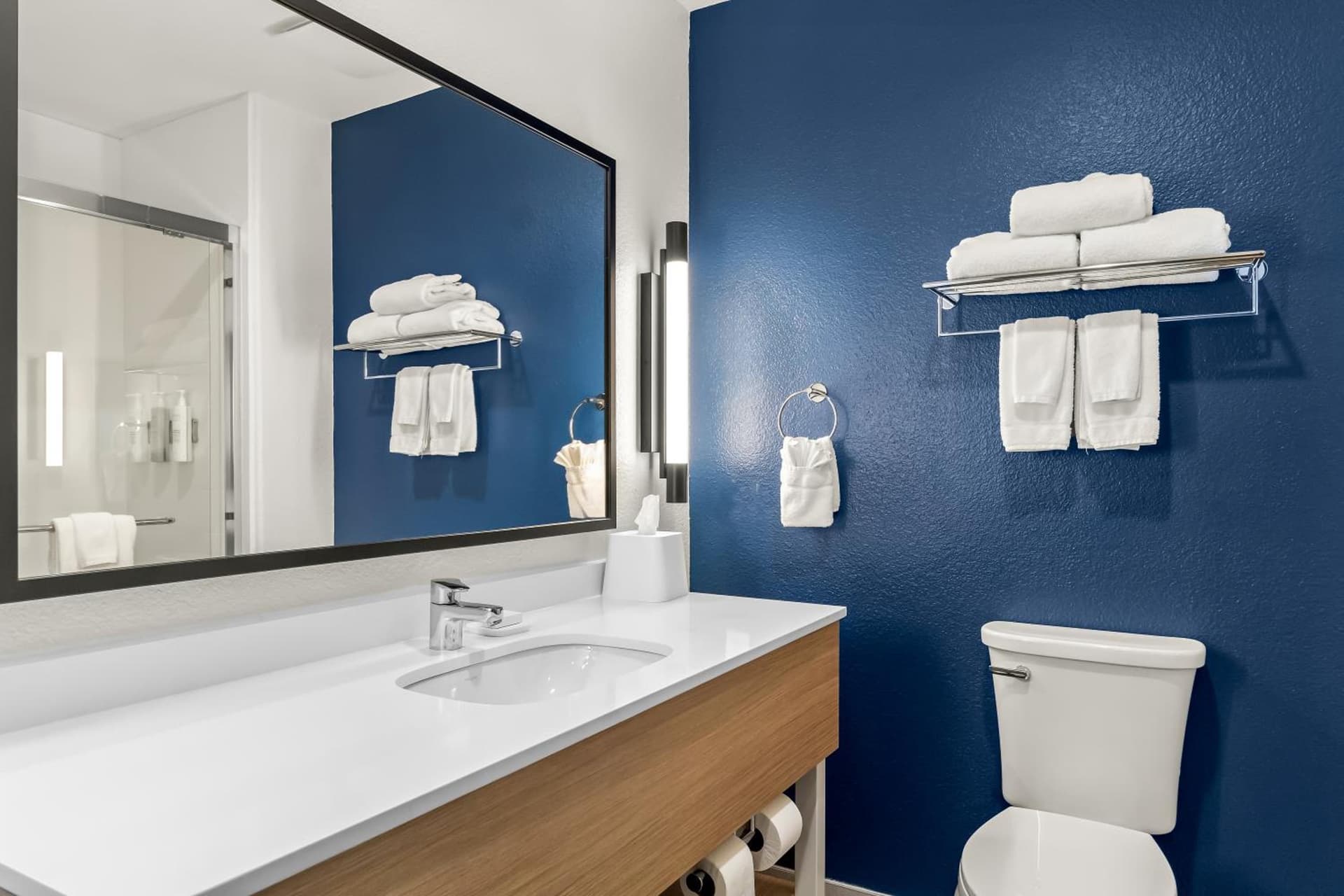 Spark By Hilton Missouri City interior in Missouri City, TX — gallery photo 2