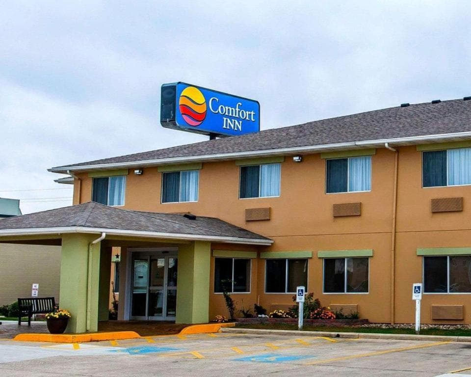 Comfort Inn featured exterior or lobby in Marion, OH — similar hotel