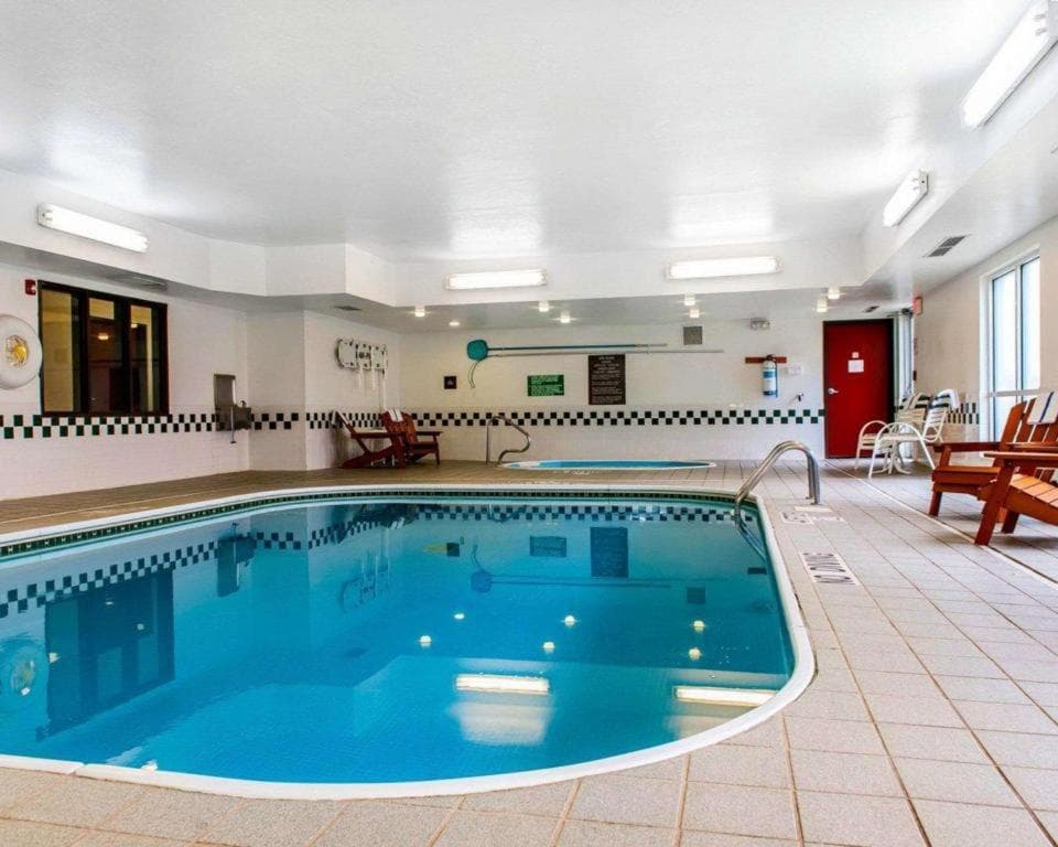 Comfort Inn interior in Marion, OH — gallery photo 2