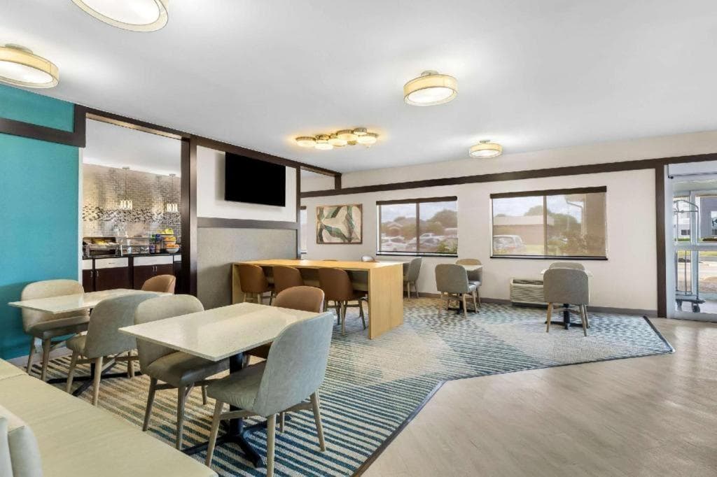 Comfort Inn property views in Marion, OH — gallery photo 3