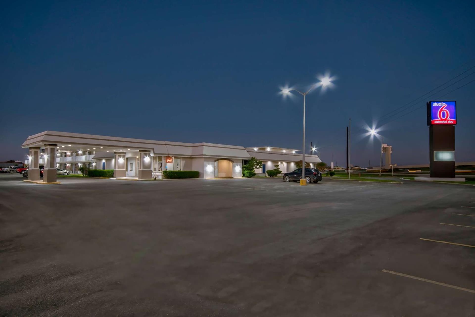 Studio 6 Rosenberg TX gallery photo in Rosenberg, TX — image 9