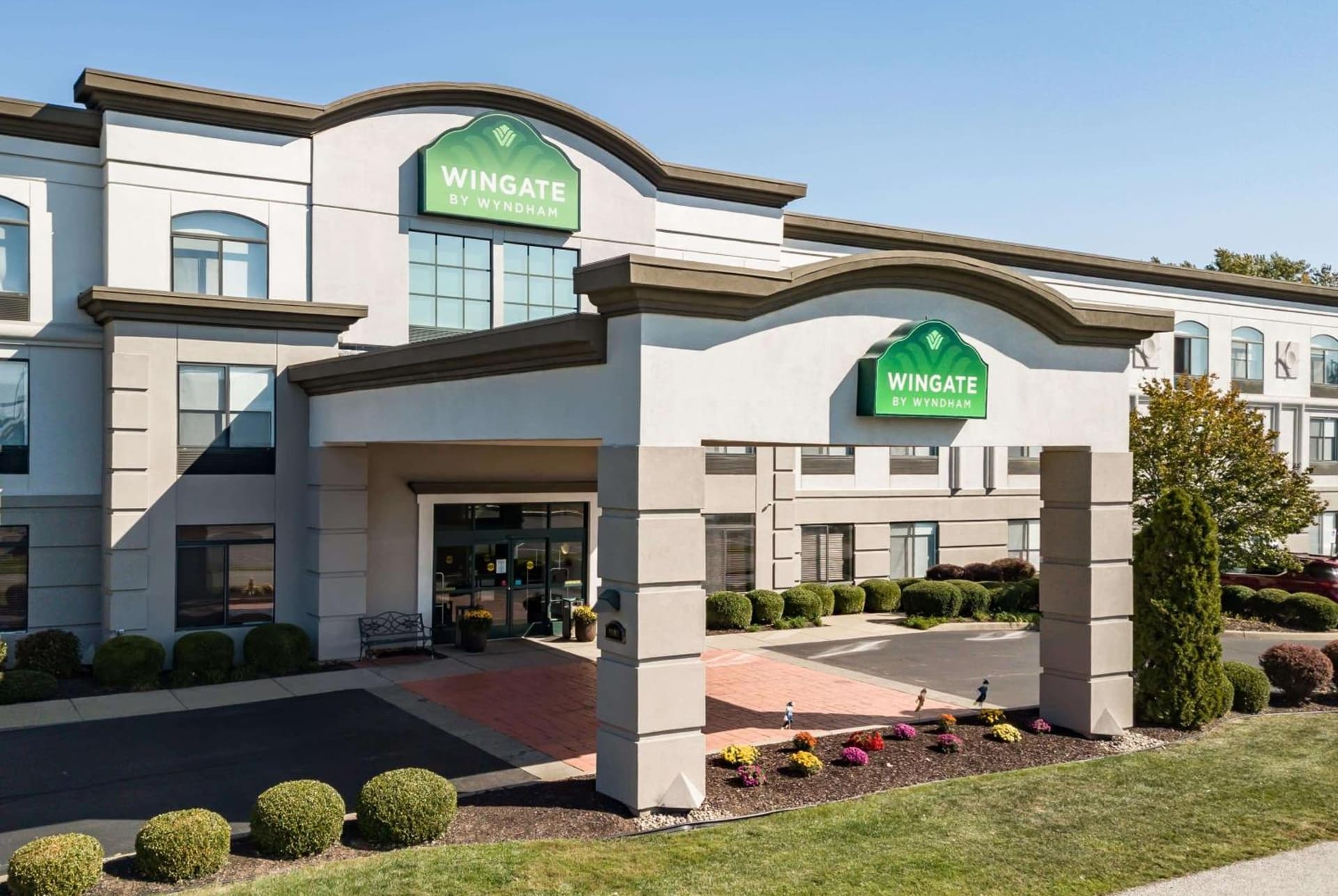 Wingate by Wyndham Parkersburg-Vienna interior in Parkersburg, WV — gallery photo 2