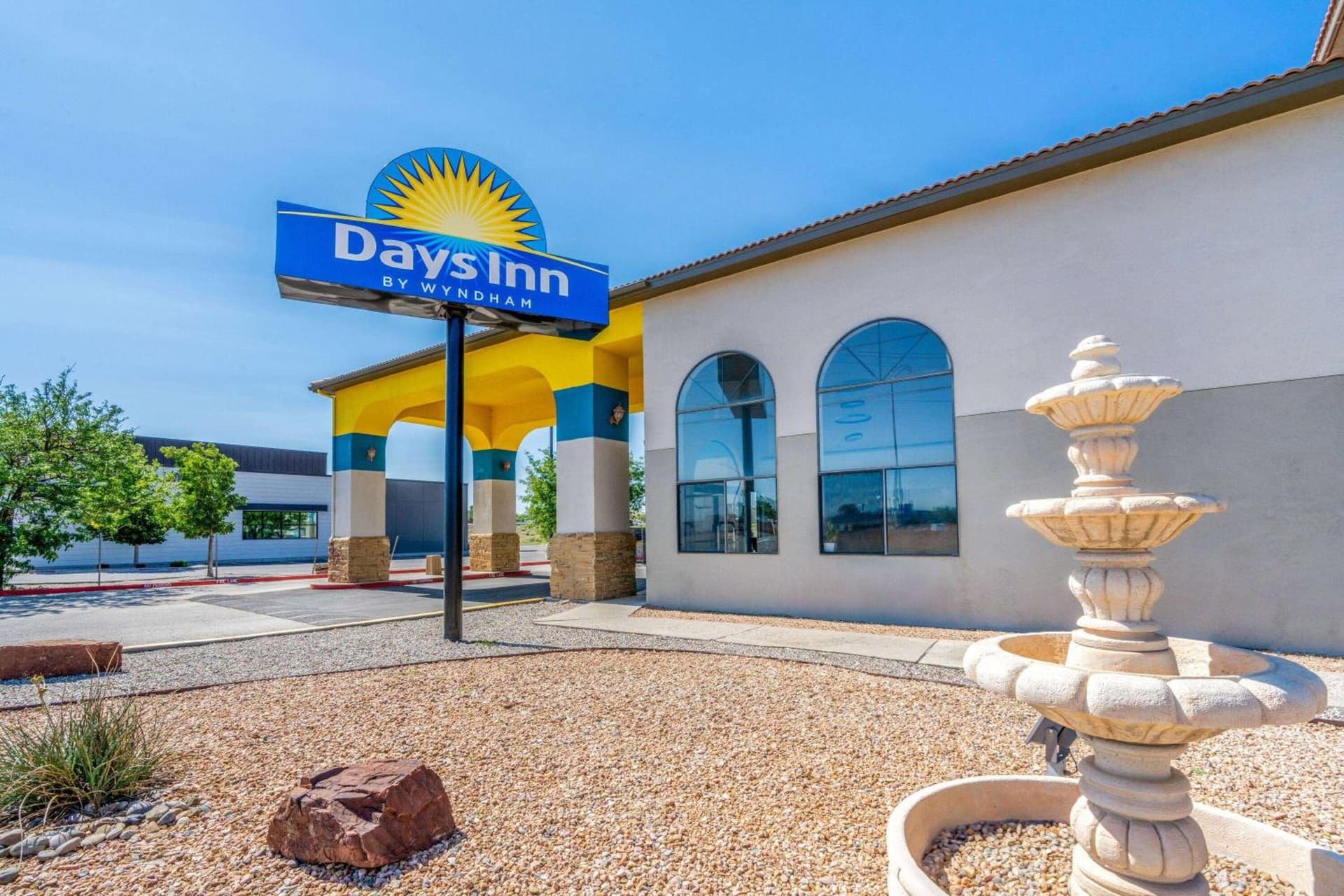 Days Inn by Wyndham Los Lunas interior in Los Lunas, NM — gallery photo 2