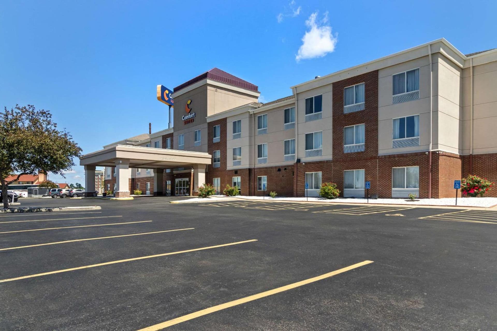Comfort Suites interior in Mount Vernon, IL — gallery photo 2