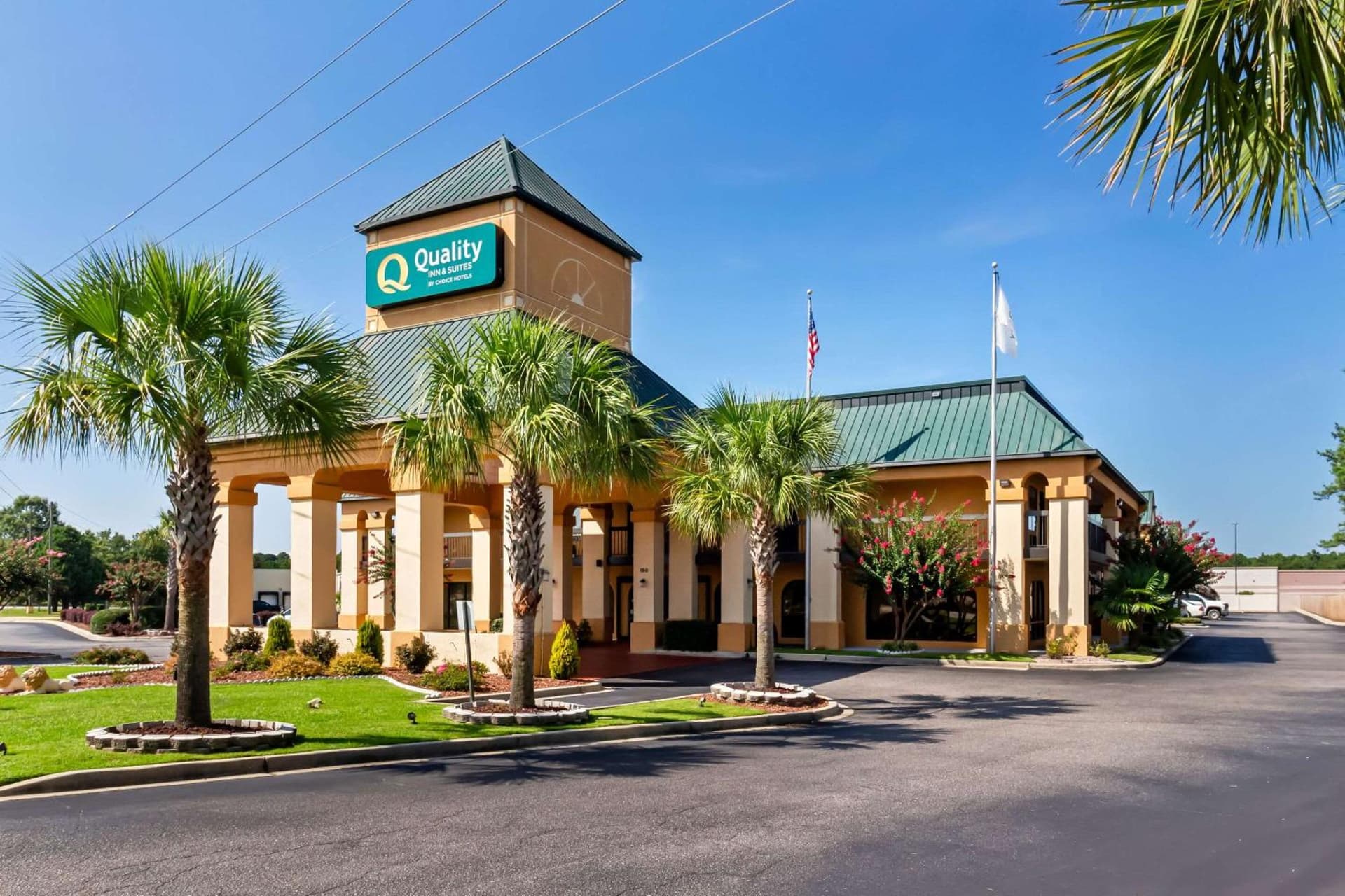 Quality Inn & Suites Florence Civic Center property views in Florence, SC — gallery photo 3
