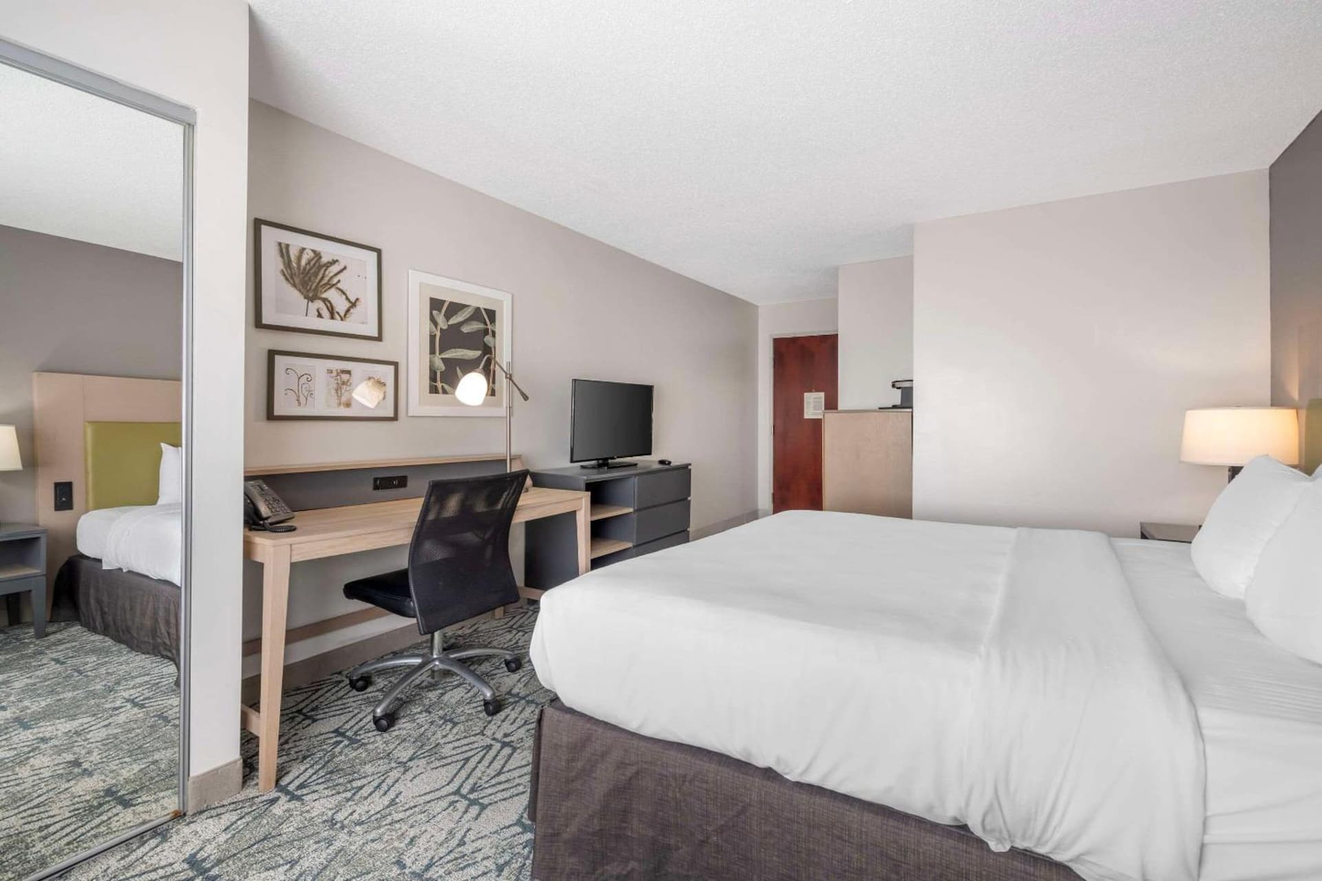 Country Inn & Suites by Radisson, Dayton South, OH interior in Dayton, OH — gallery photo 2