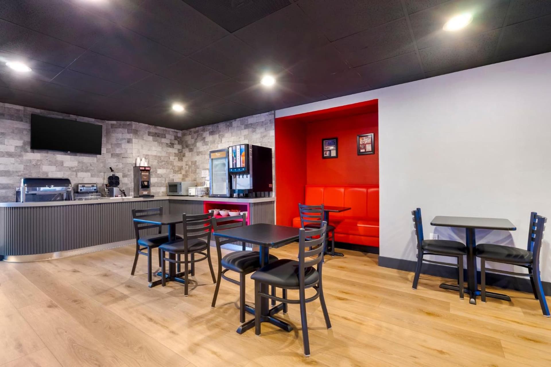 SPOT X Hotel Tampa - Wesley Chapel by The Red Collection gallery photo in Wesley Chapel, FL — image 18