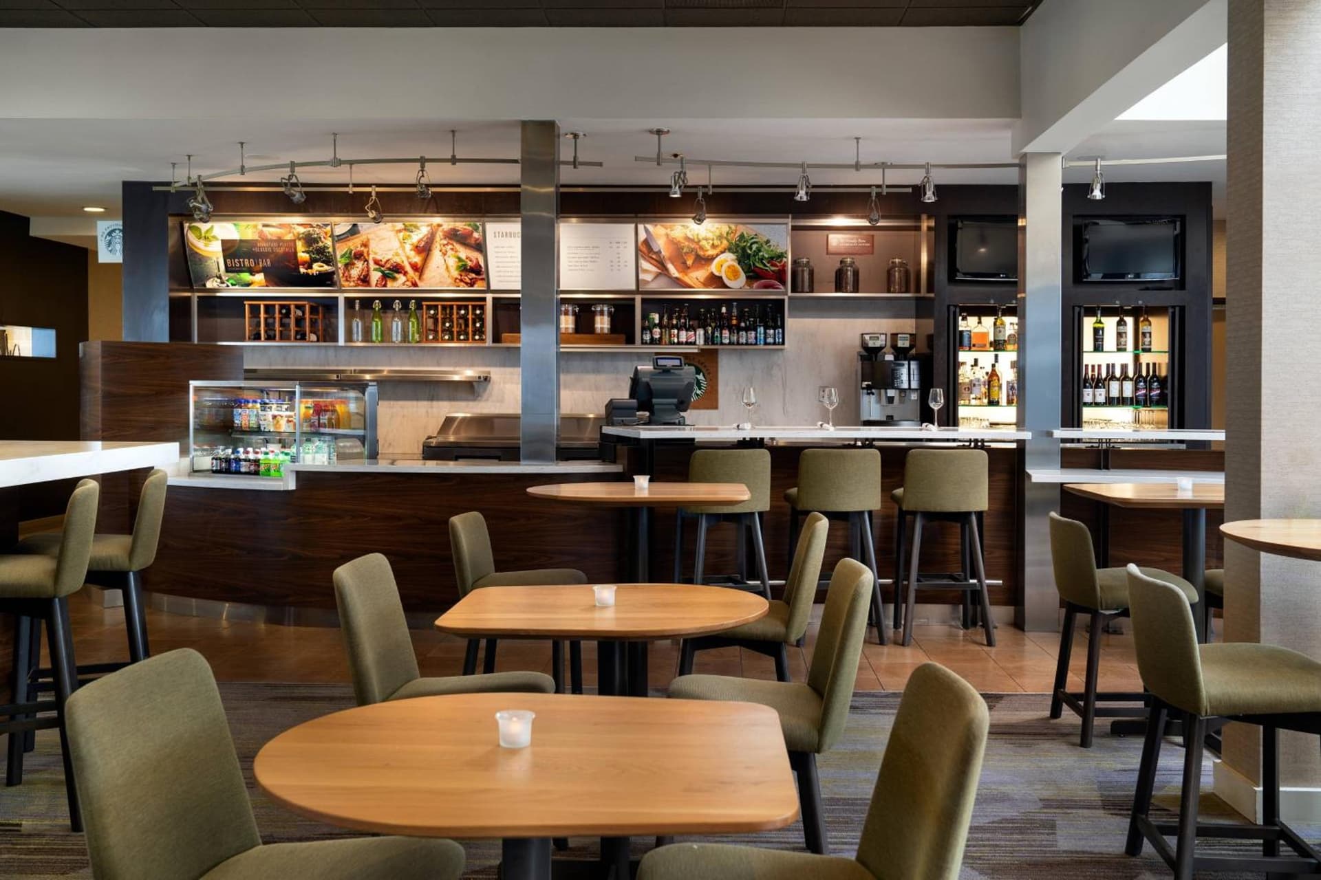 Courtyard by Marriott Fresno interior in Fresno, CA — gallery photo 2