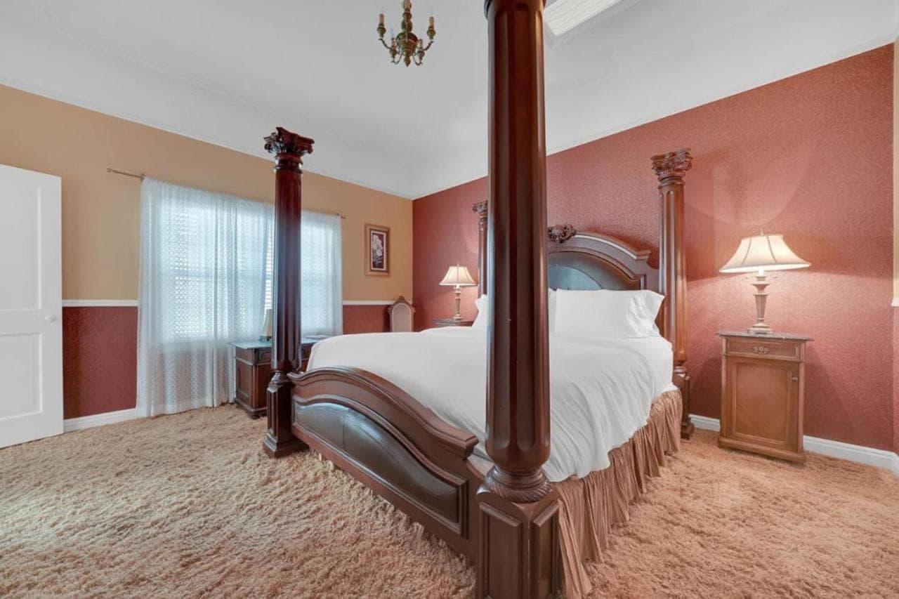 Romantic Victorian Getaway The Hideaway property views in Sutter Creek, CA — gallery photo 3
