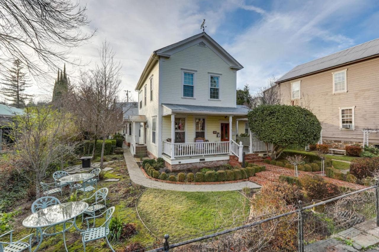 Romantic Victorian Getaway The Hideaway featured exterior or lobby in Sutter Creek, CA — similar hotel